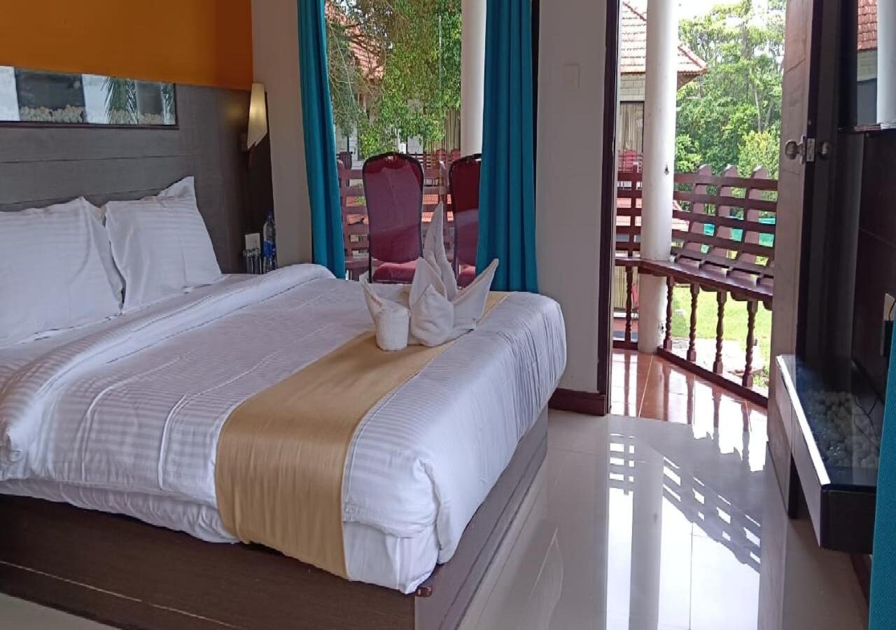 Deluxe Double Room with Balcony and Sea View