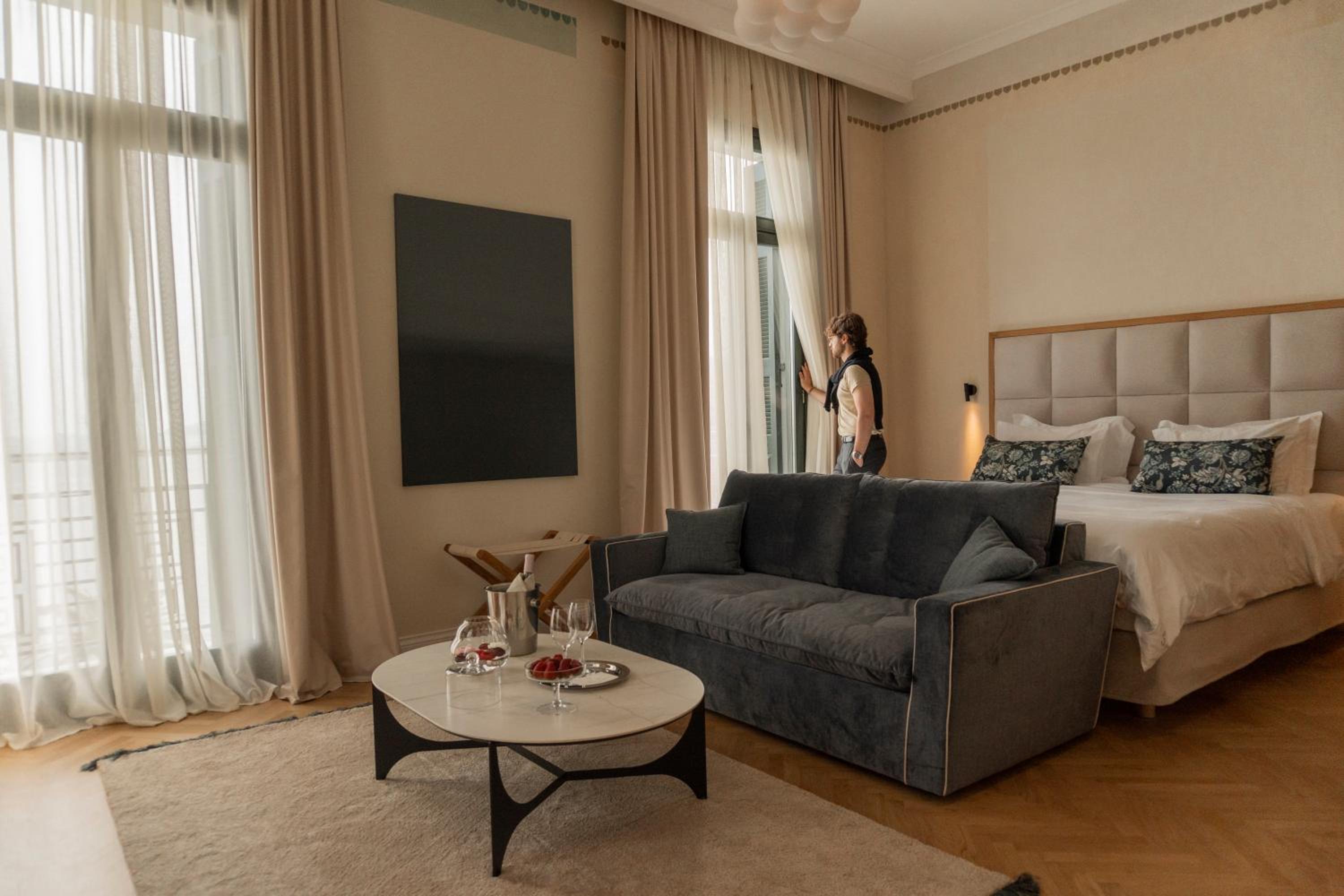 Deluxe Suite with Sea View photo 2