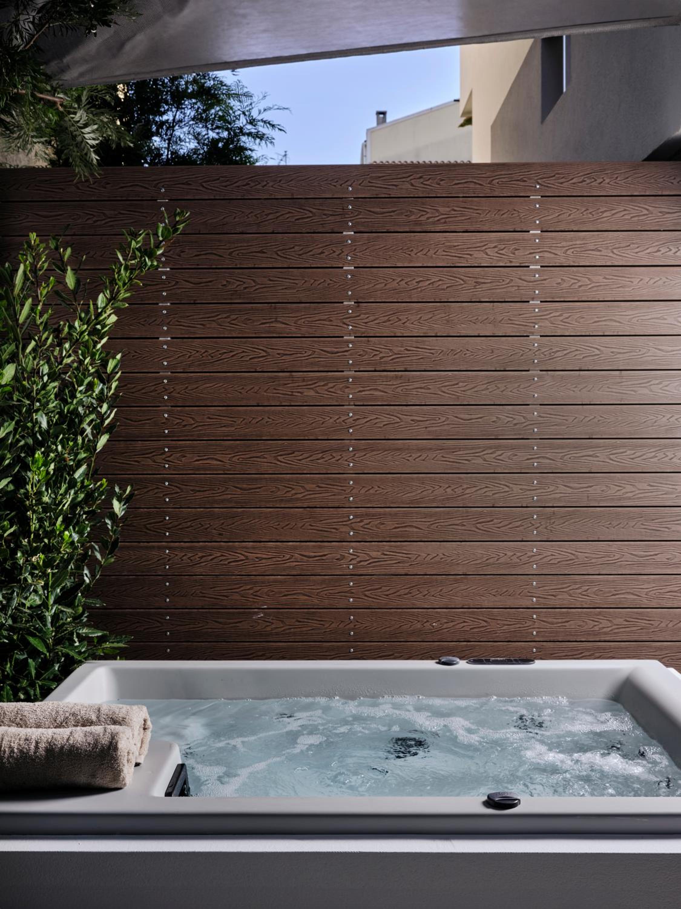 Deluxe Suite with Spa Bath photo 3