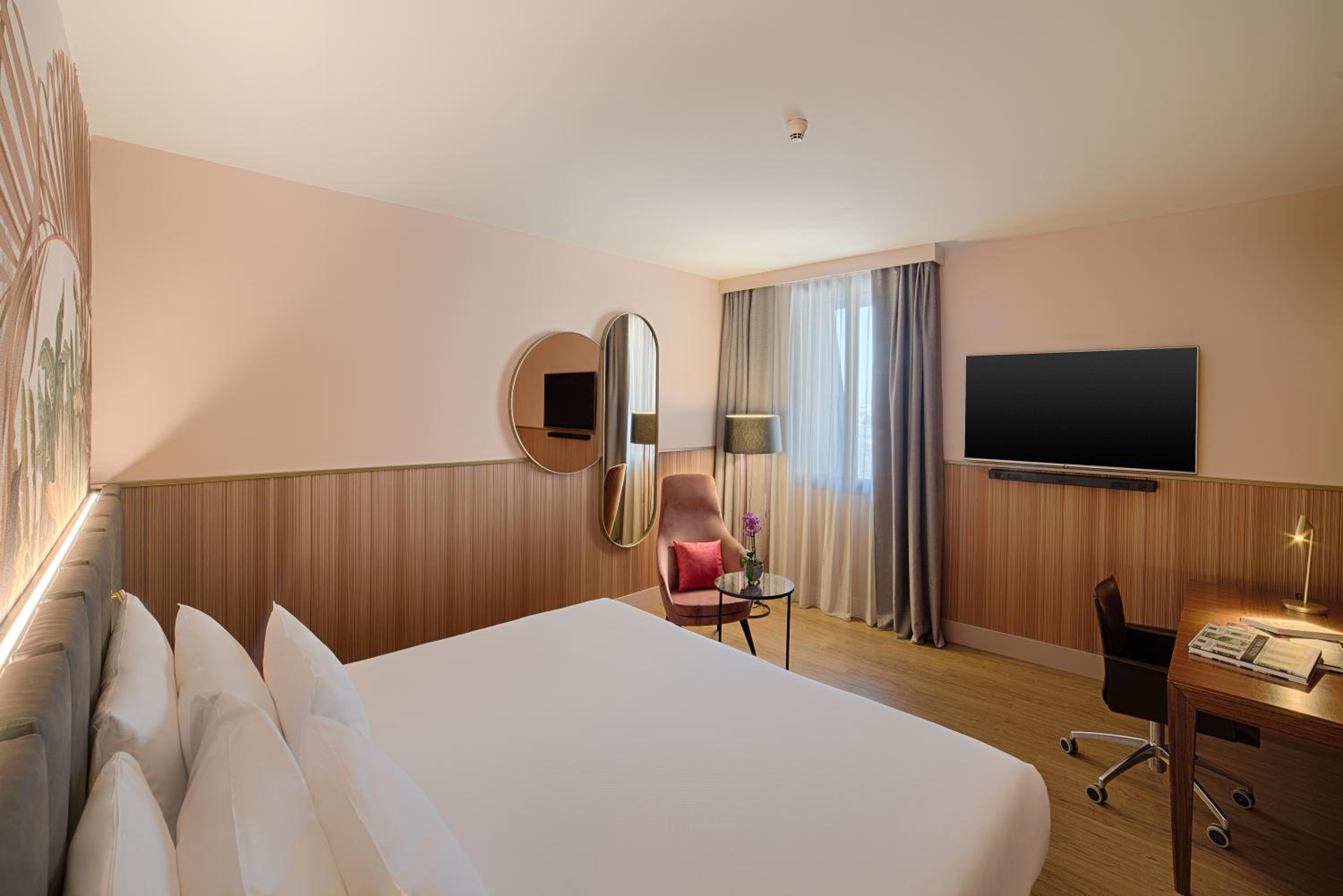 Premium Double or Twin Room - VIP Floor - Photo 9
