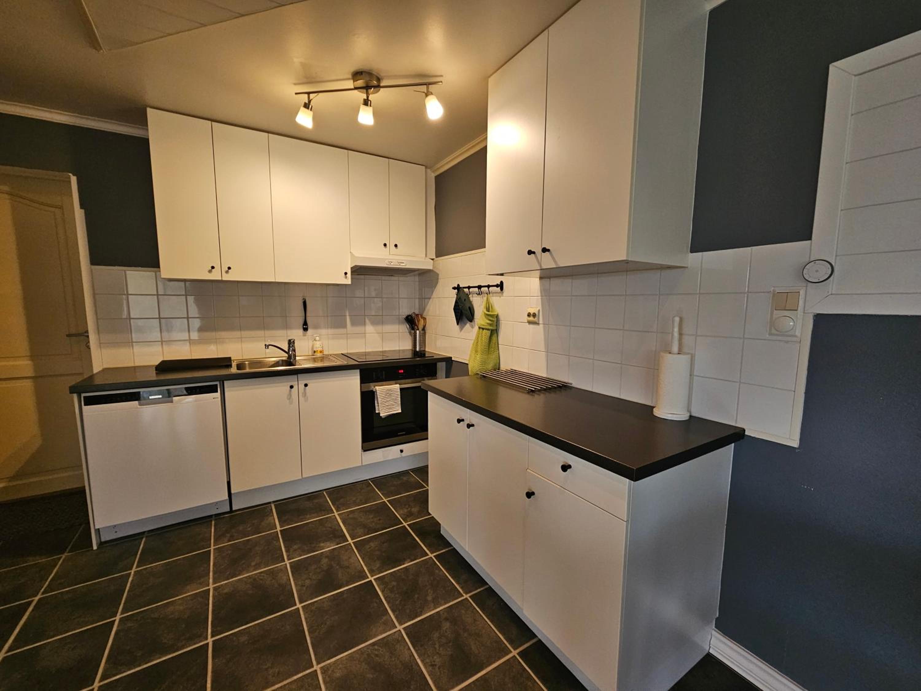 Two-Bedroom Apartment - Photo 24