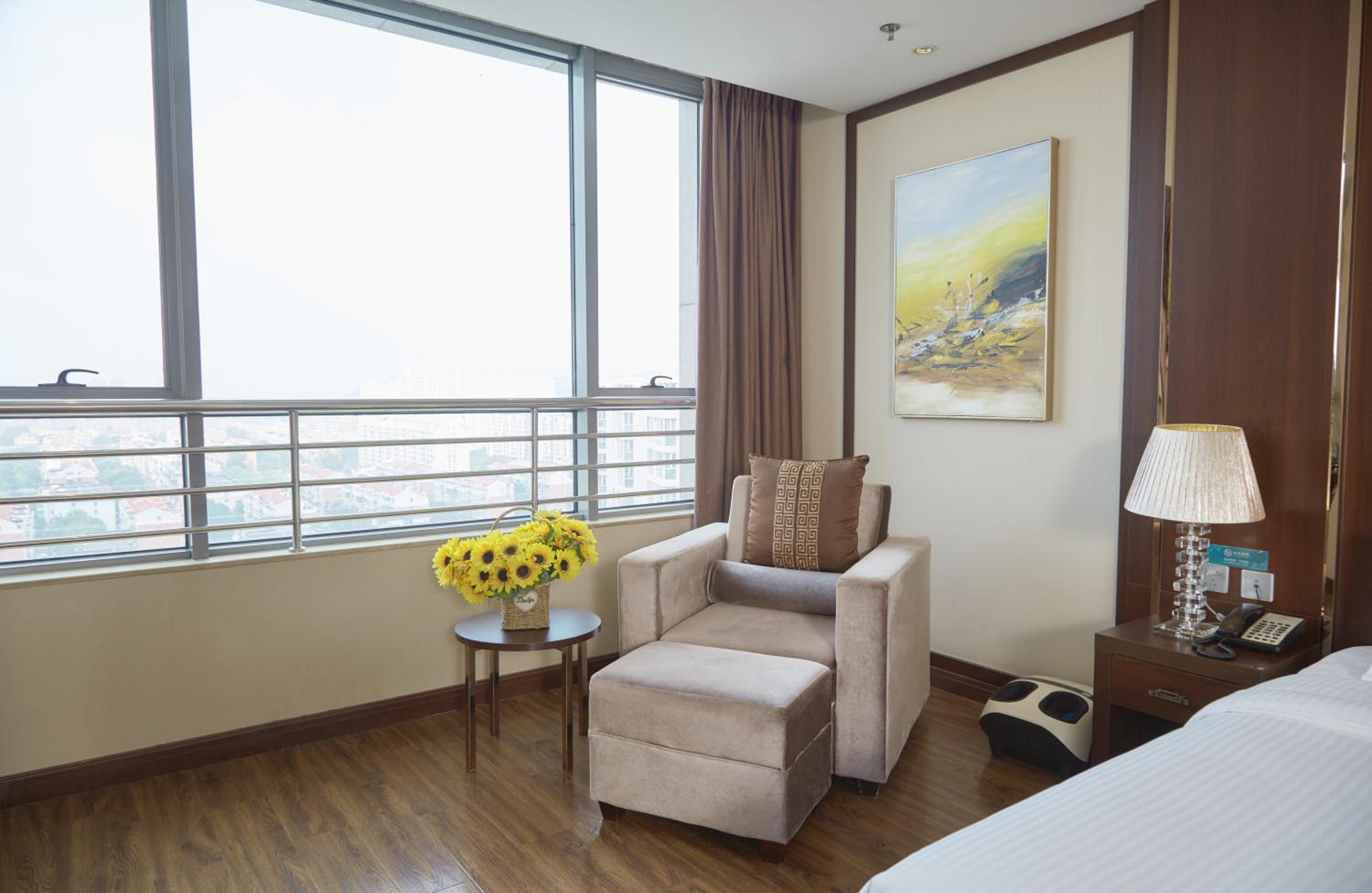 Business King Room photo 2