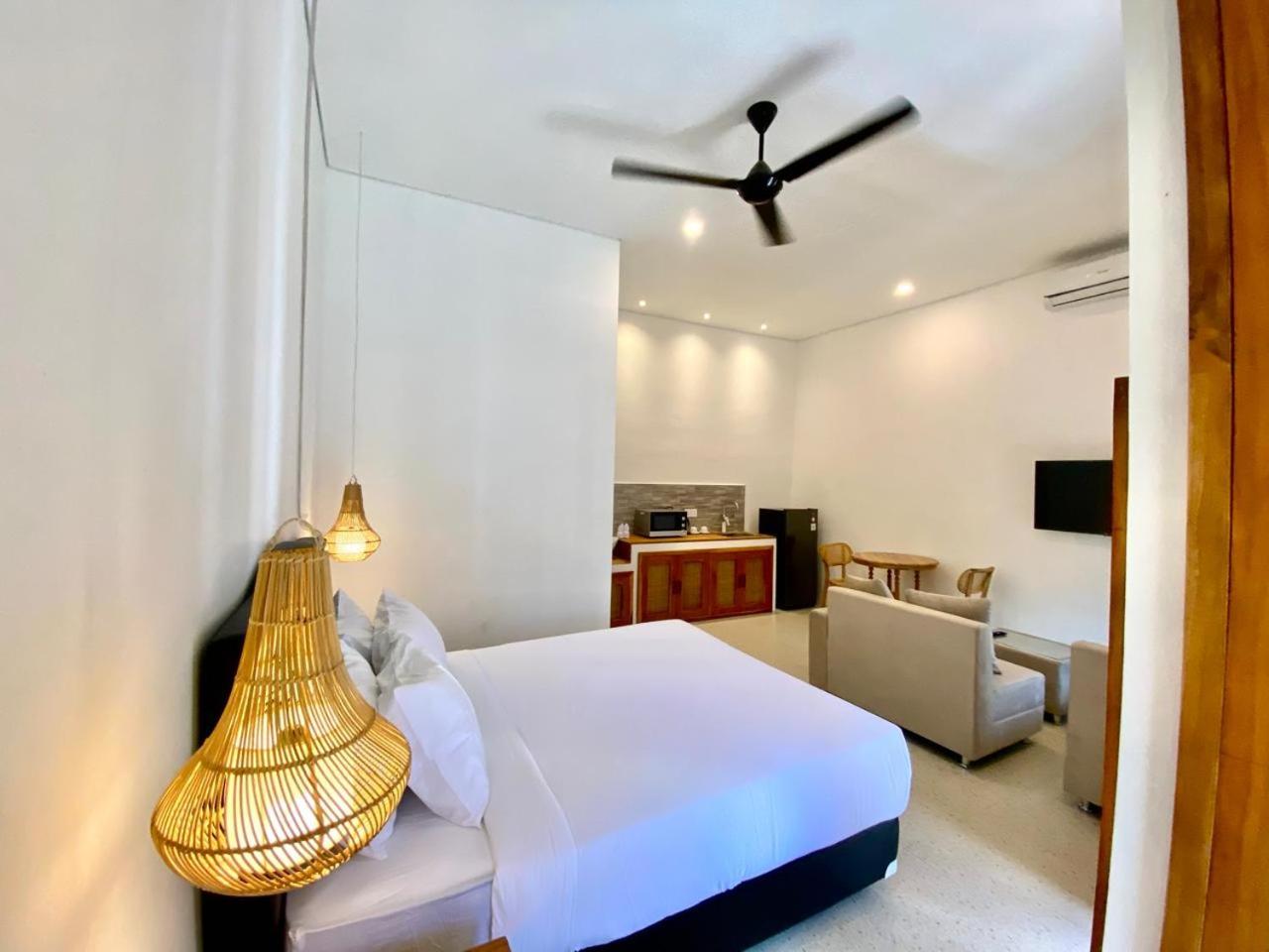 Room with Shared Pool - Photo 7