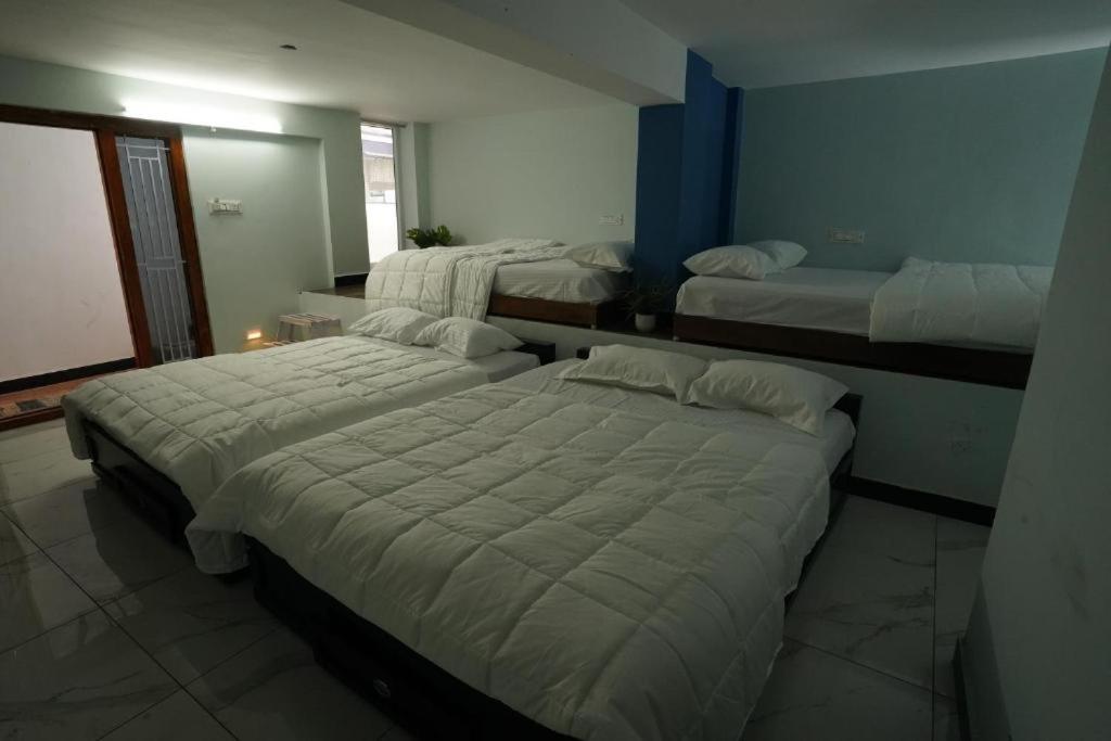 4-Bed Mixed Dormitory Room photo 2