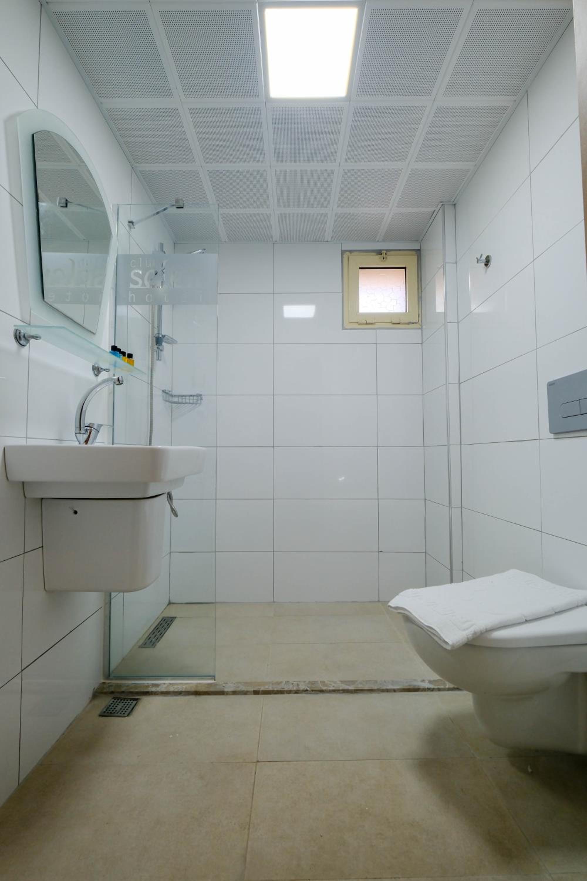 Standard Double Room - Photo 14