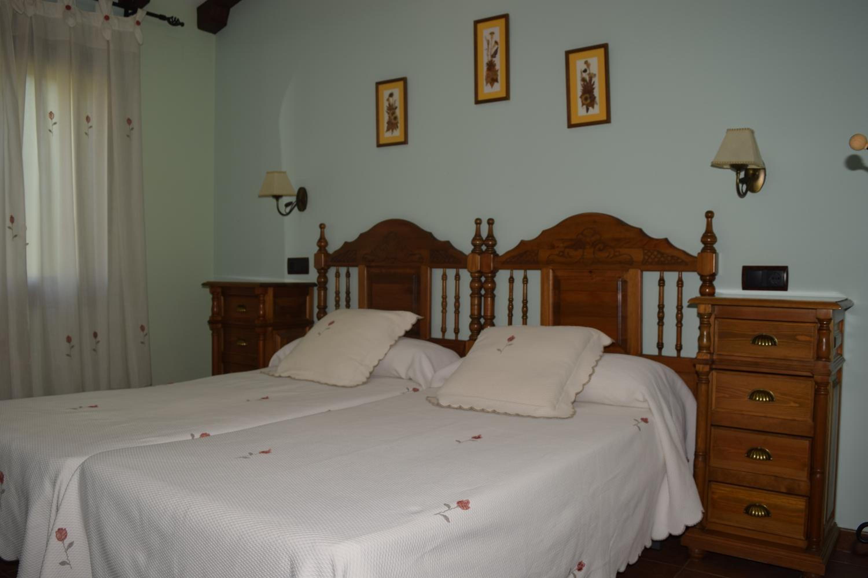Five-Bedroom House photo 2