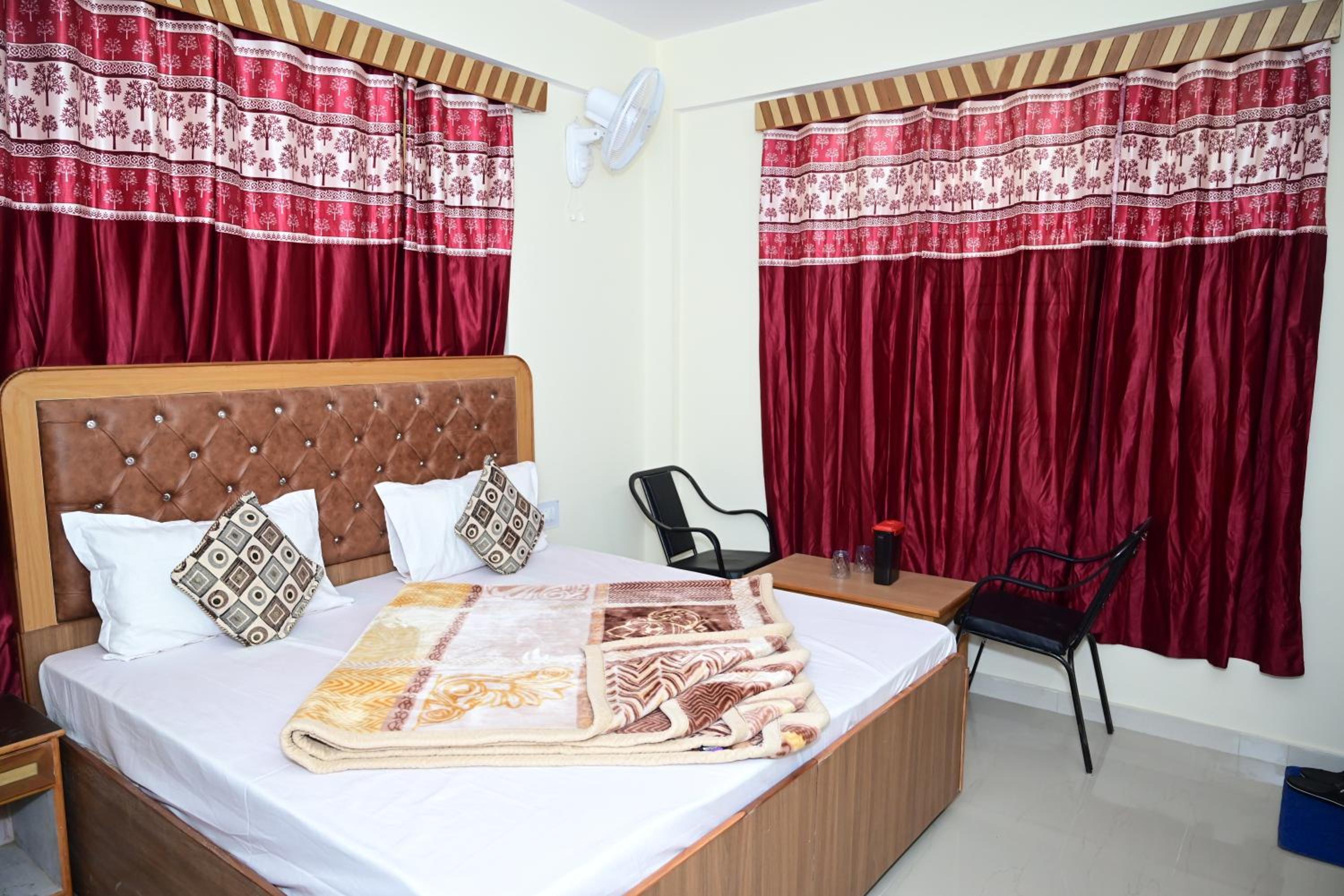 Deluxe Double Room (2 Adults + 1 Child) photo 3