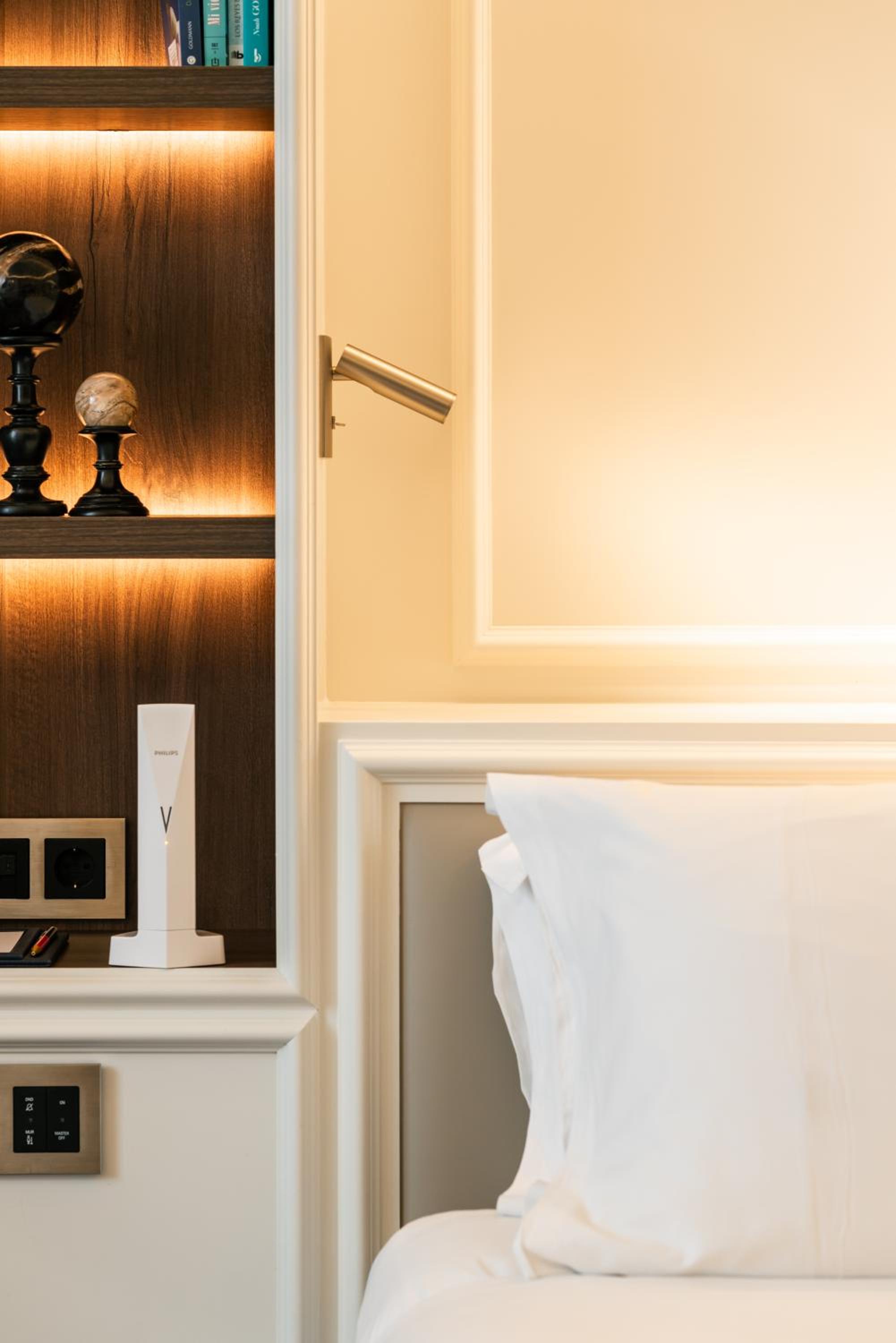 Superior Room with City View - Photo 6