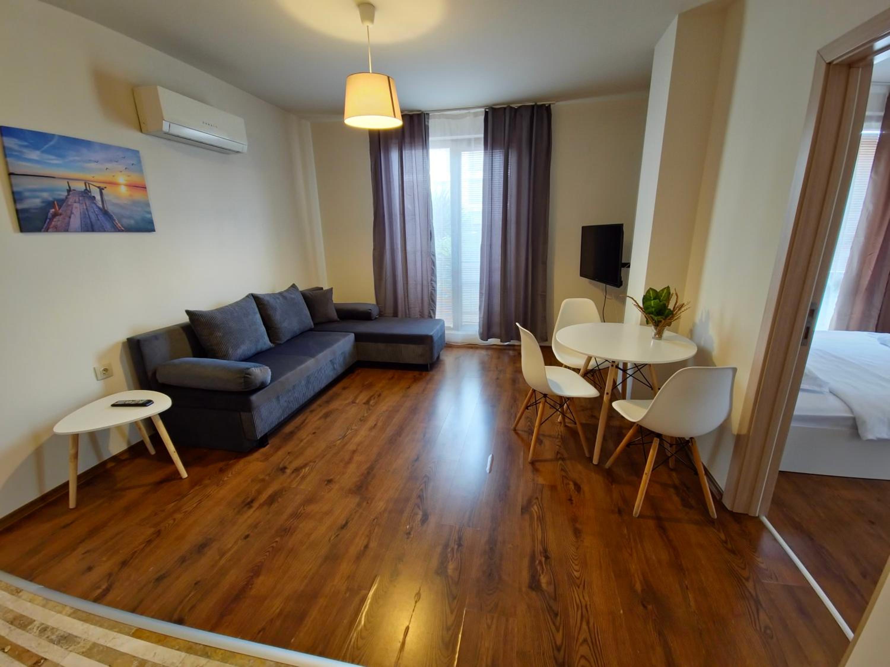 One-Bedroom Apartment - Sea Side