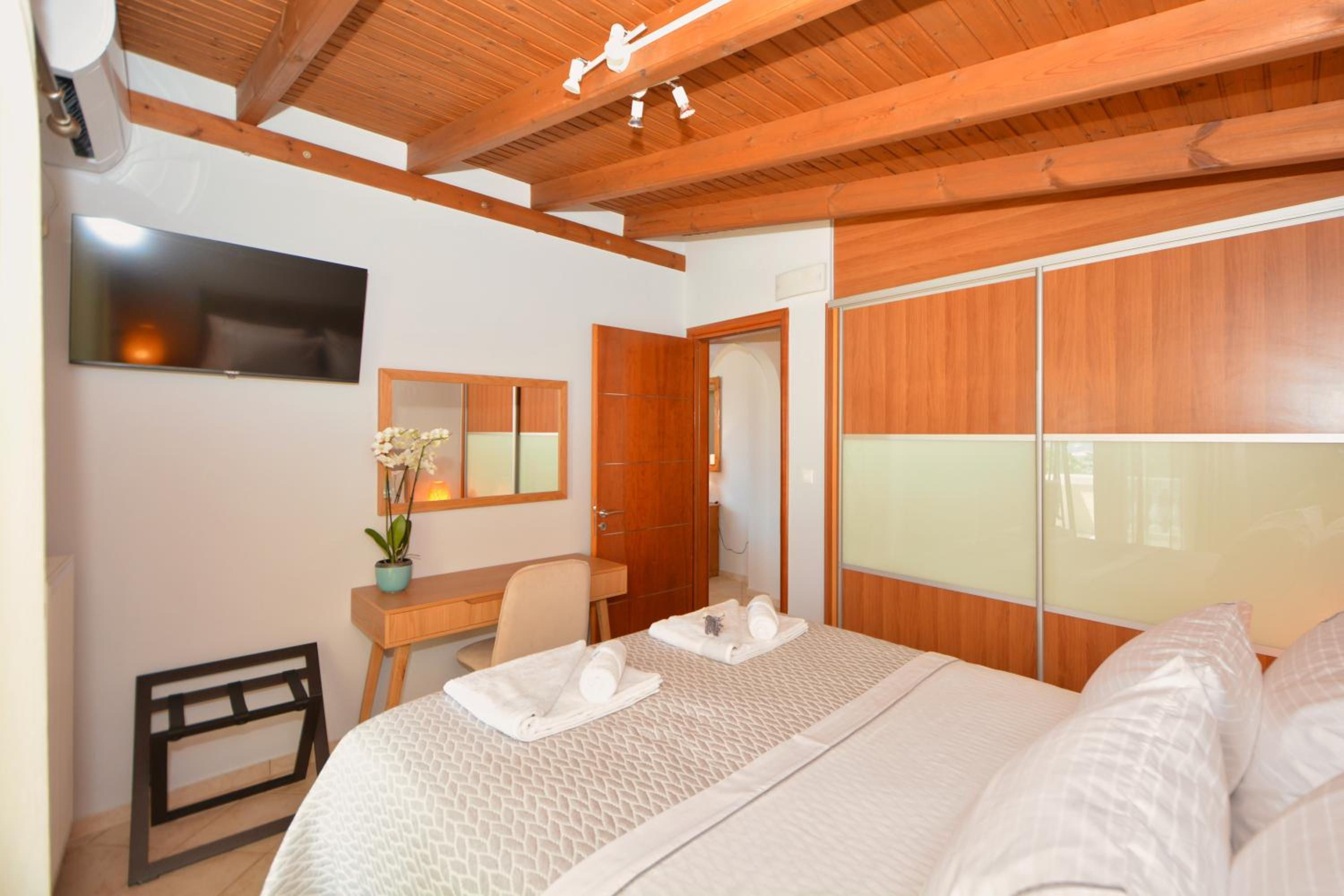 Three-Bedroom Villa photo 3