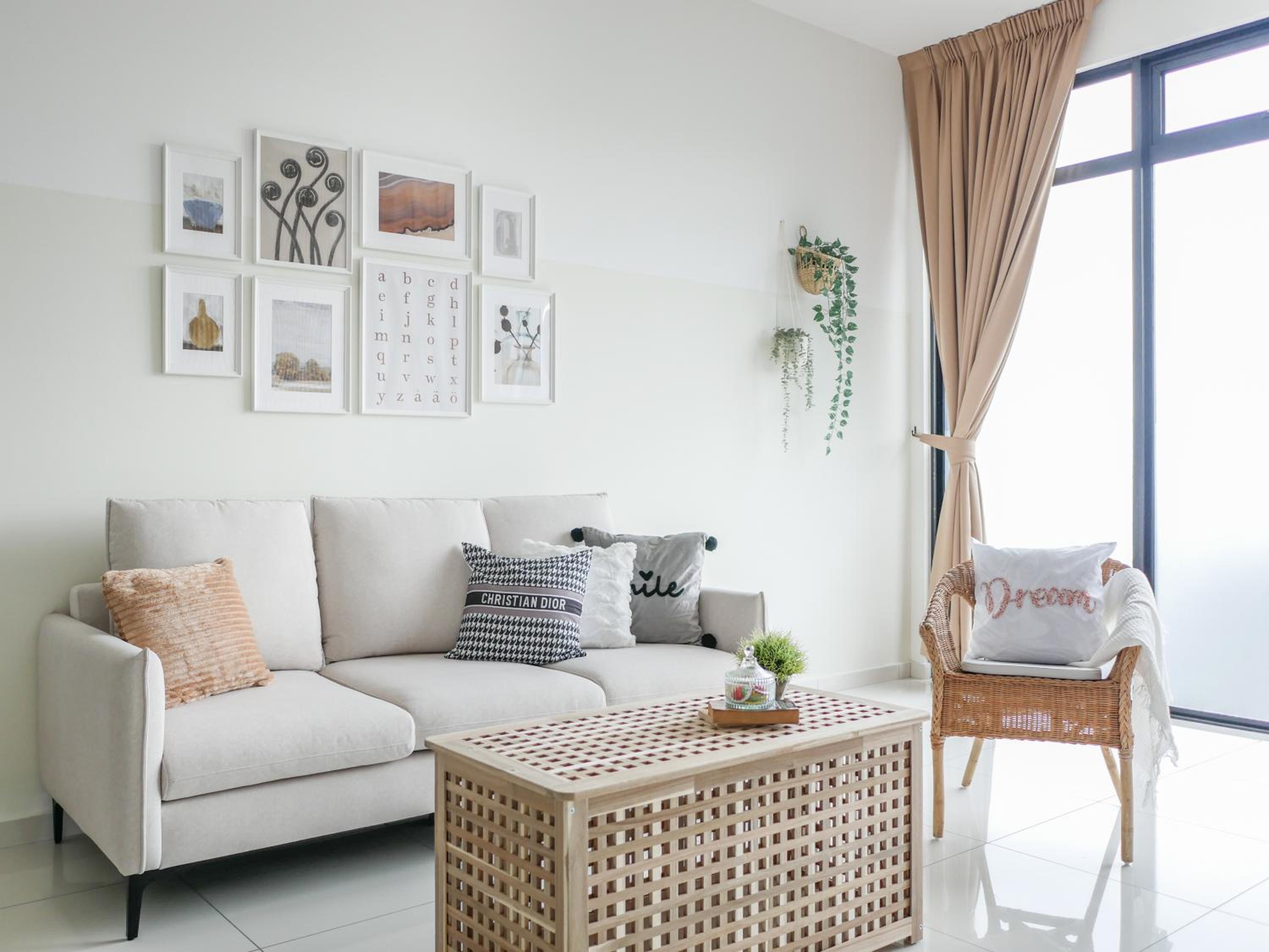 Apartment with Mountain View