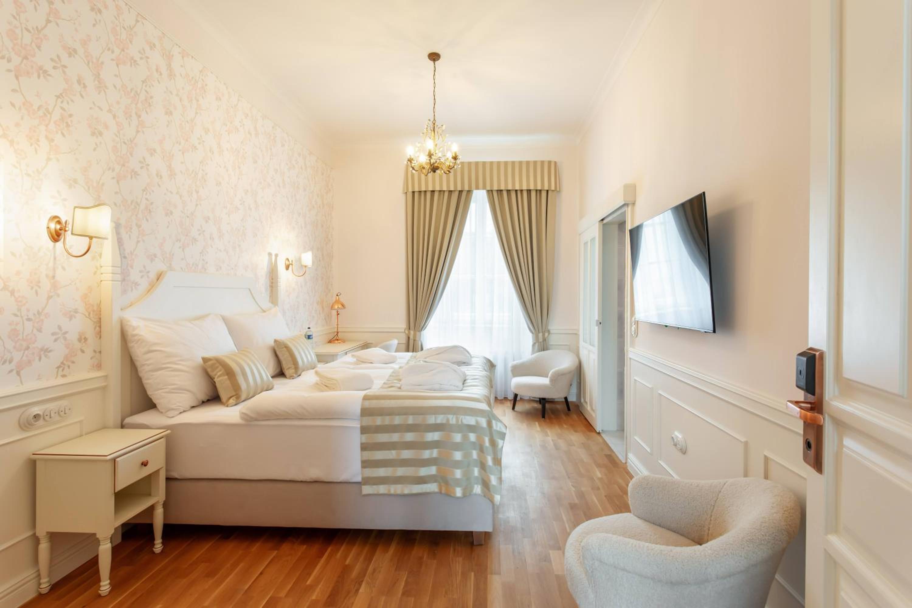 Double or Twin Room photo 1