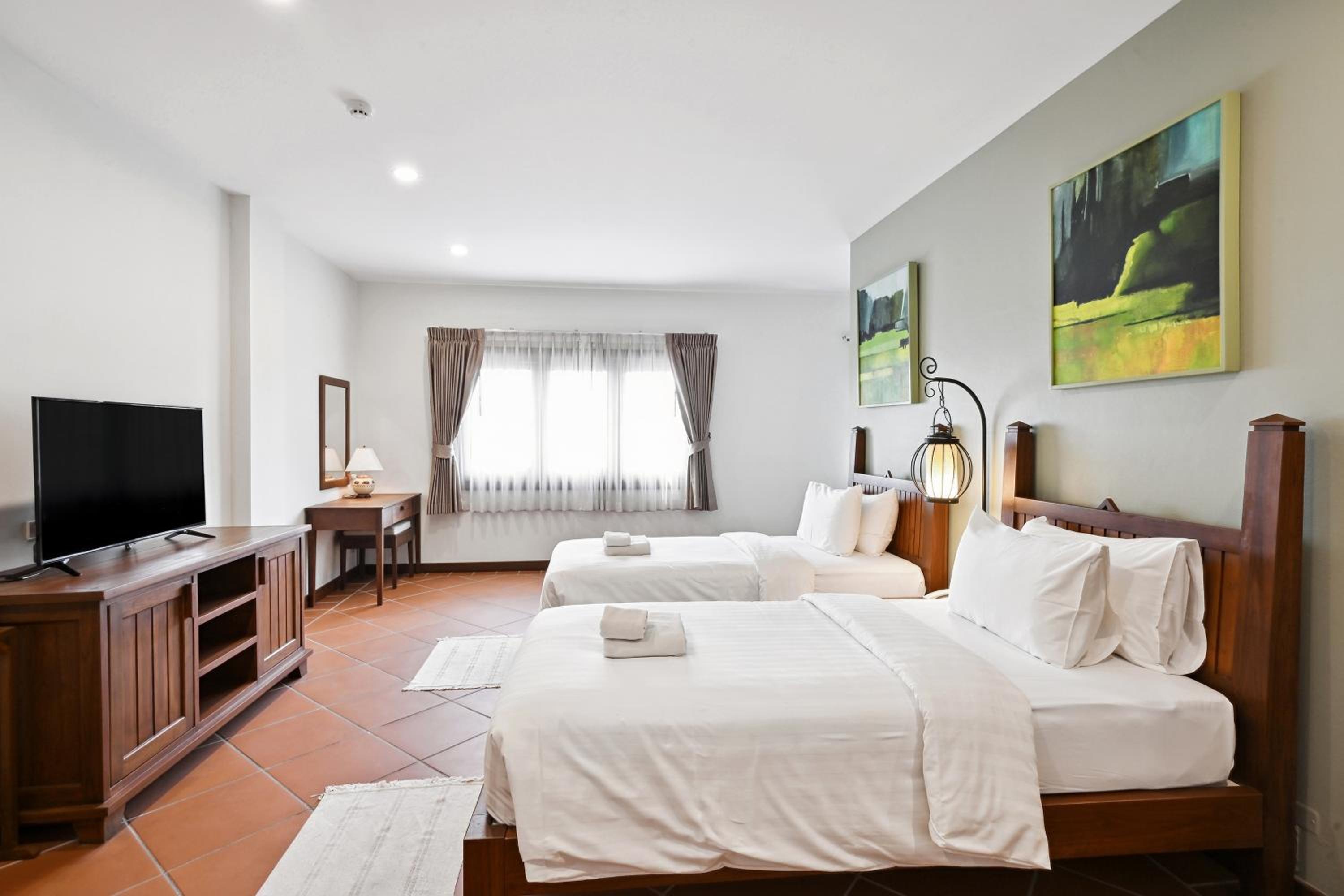 Twin Room with City View