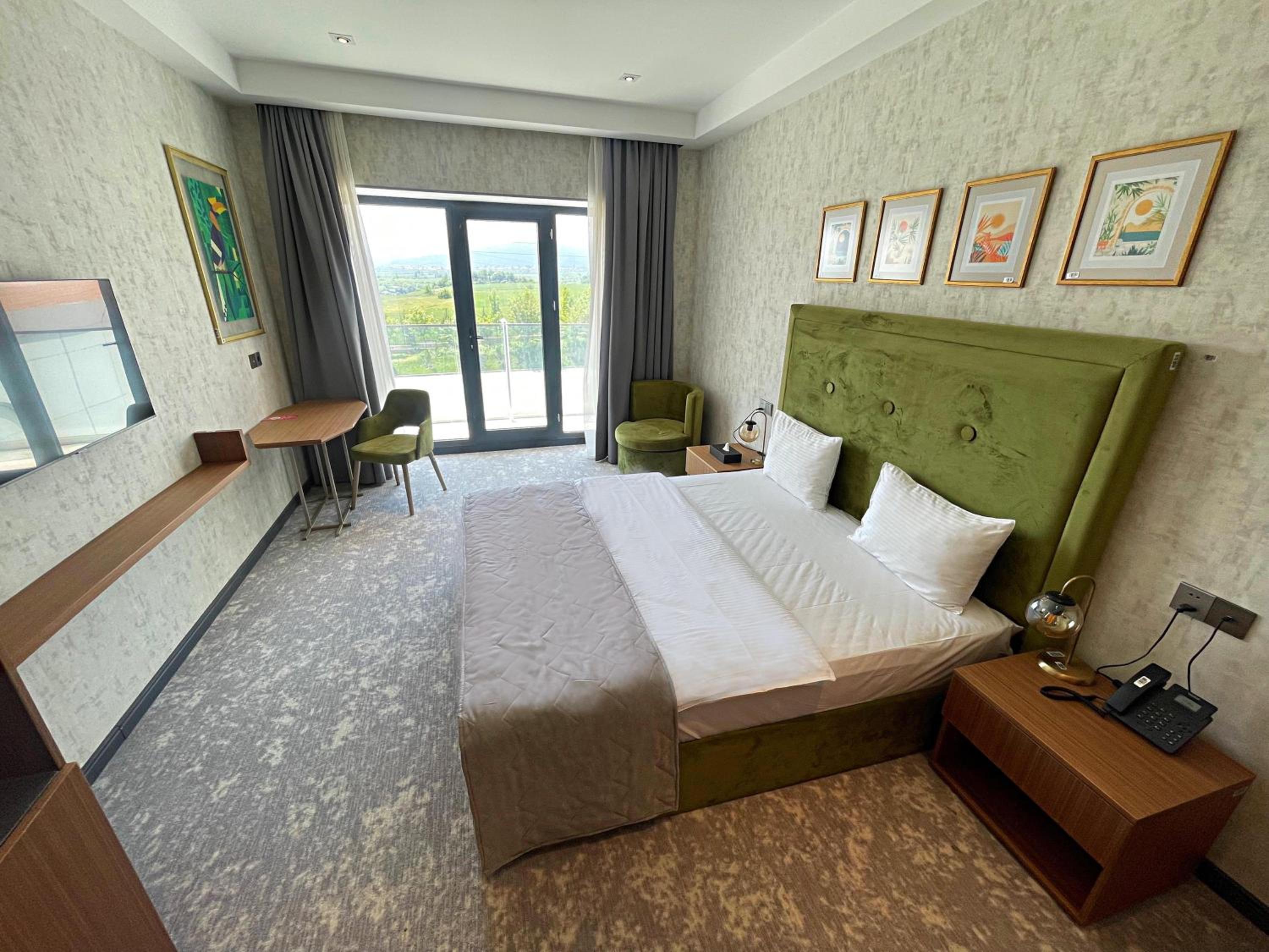 King Room with Mountain View