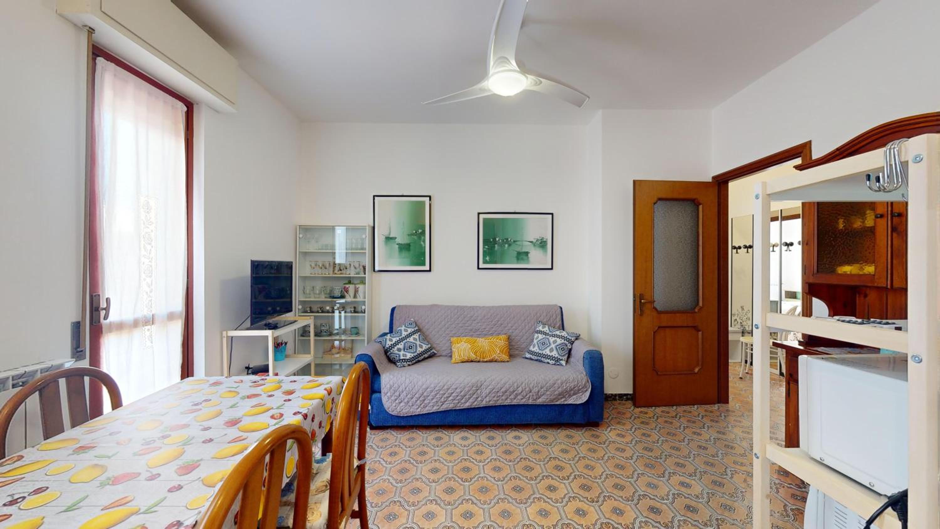 One-Bedroom Apartment photo 2