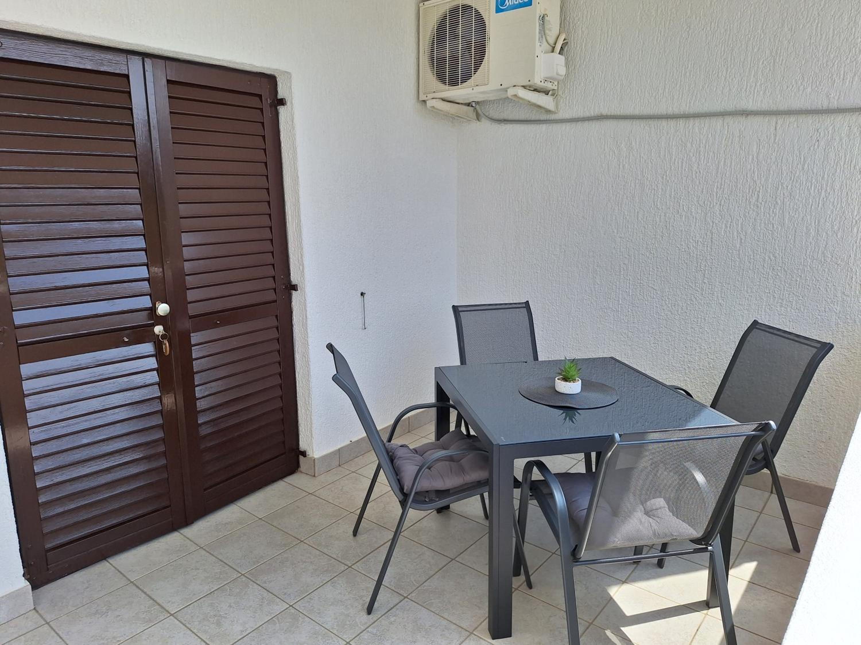 One-Bedroom Apartment - Photo 11