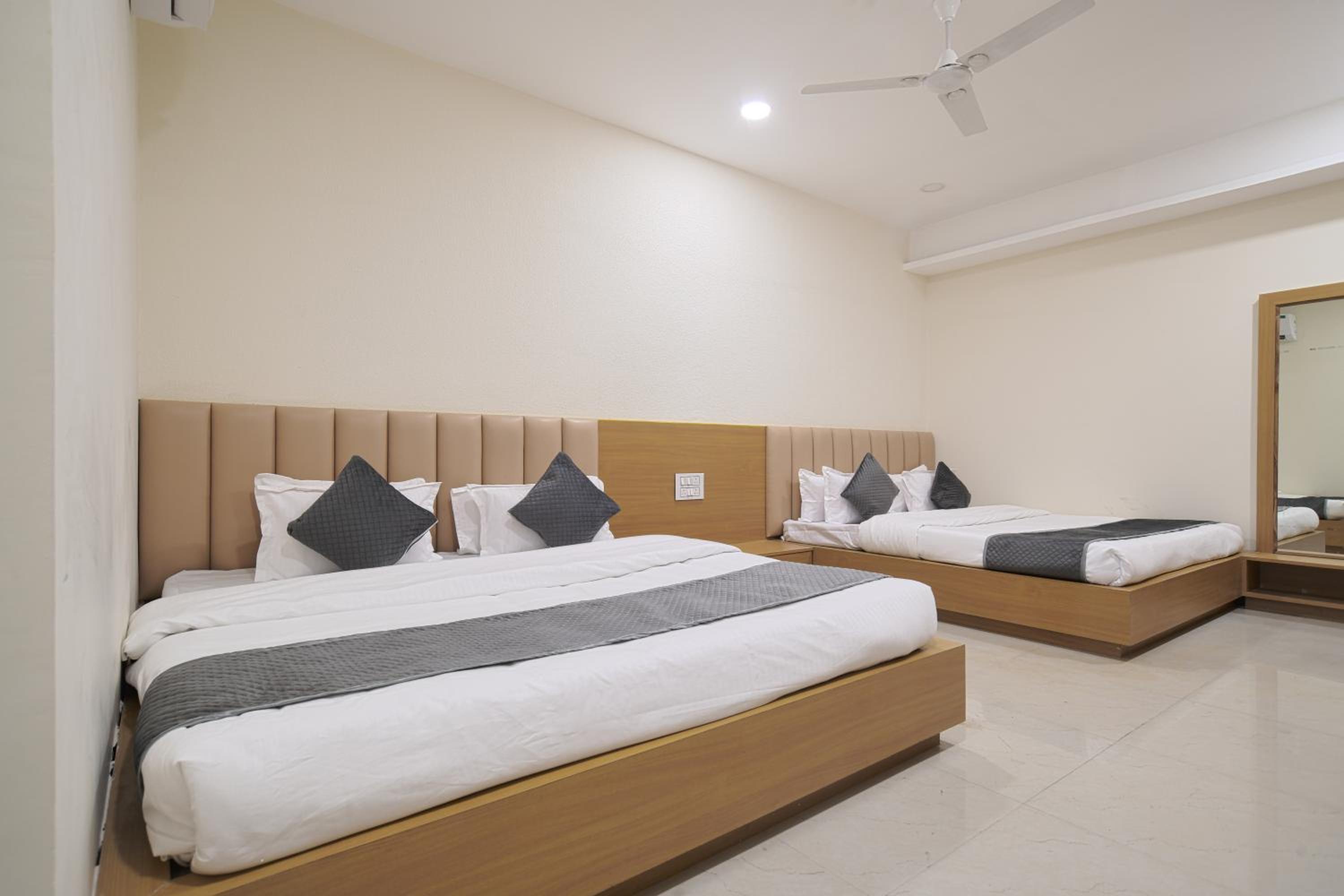 Superior Quadruple Room - Photo 1