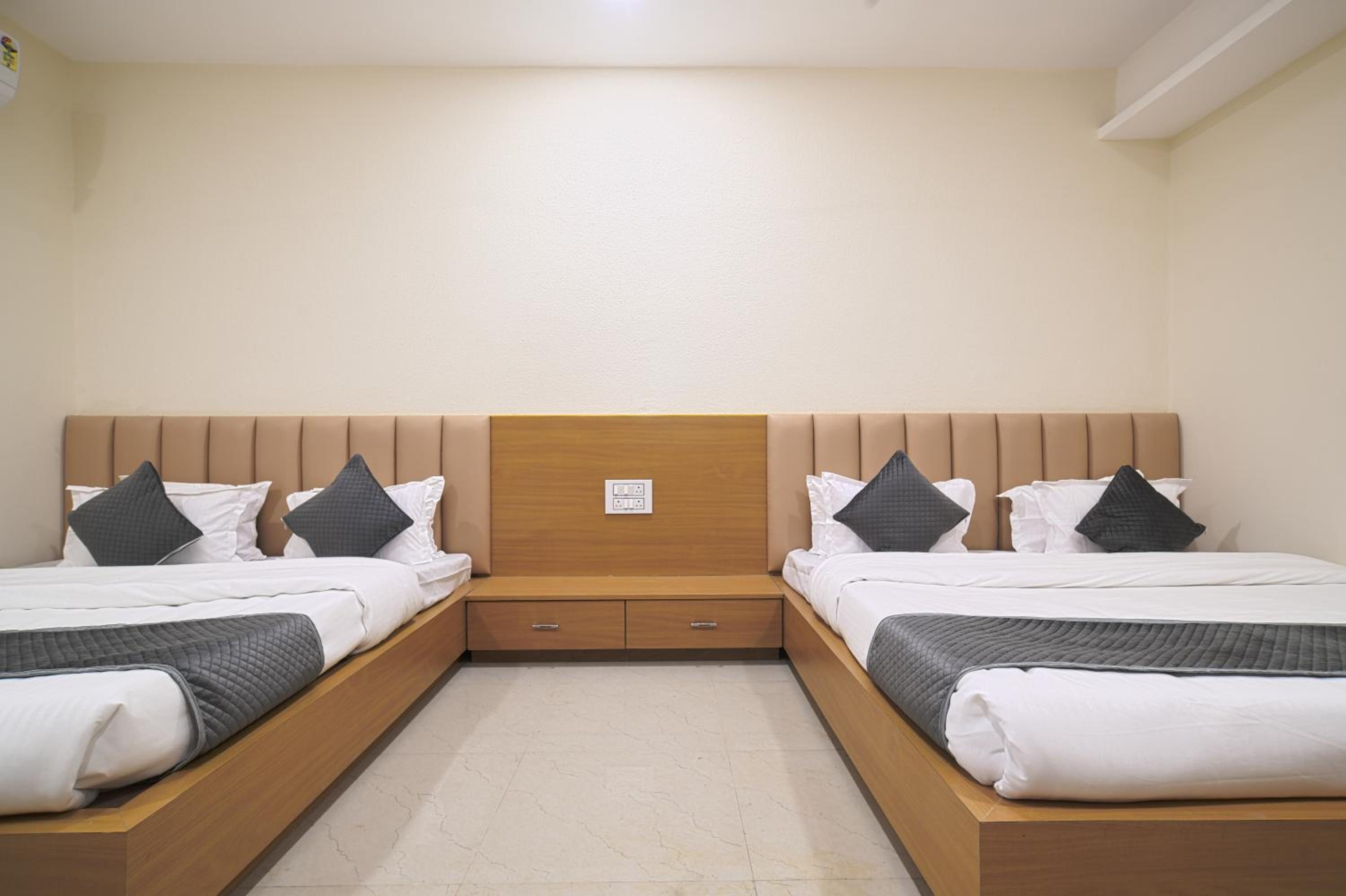 Superior Quadruple Room - Photo 5