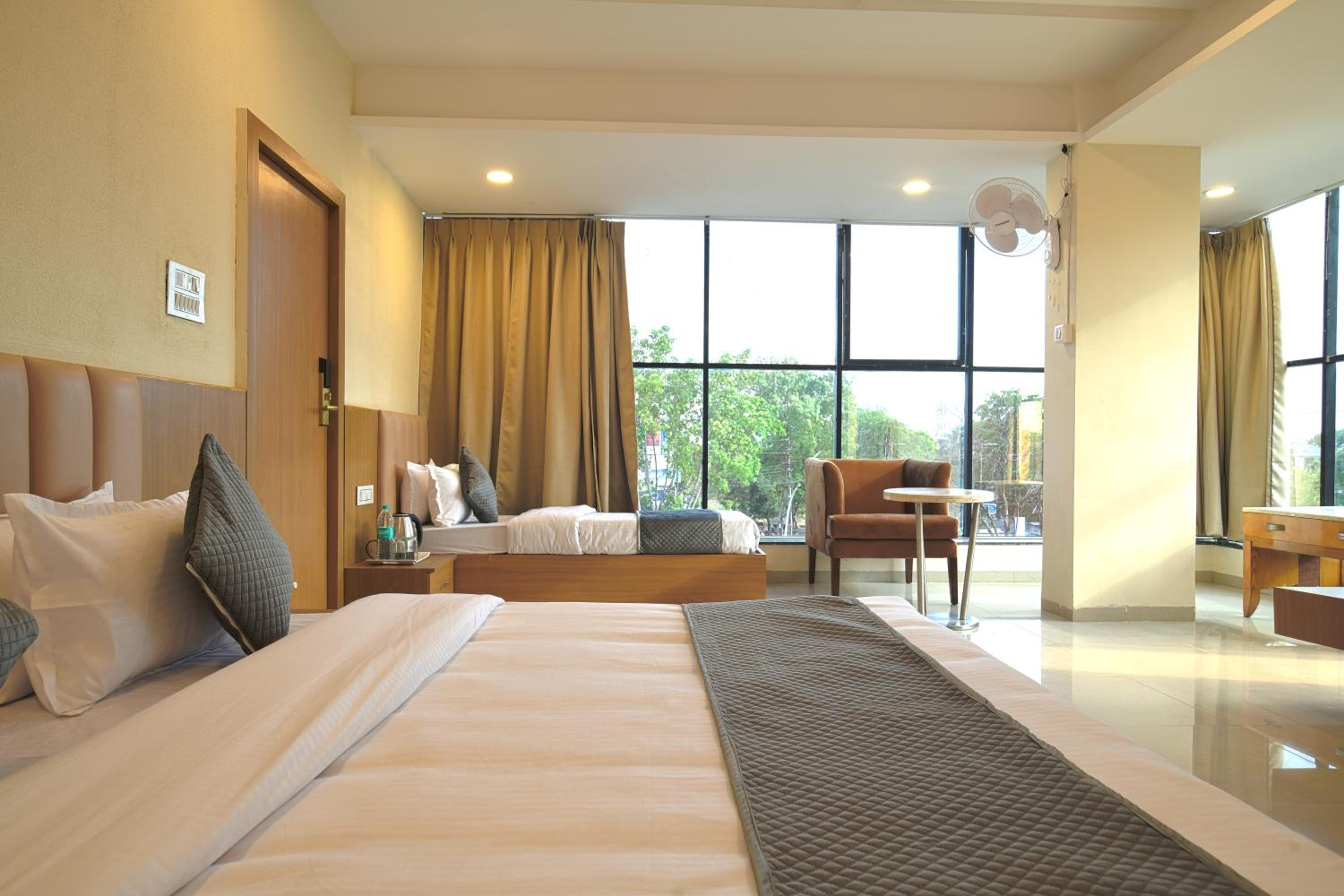 Superior Triple Room - Photo 8