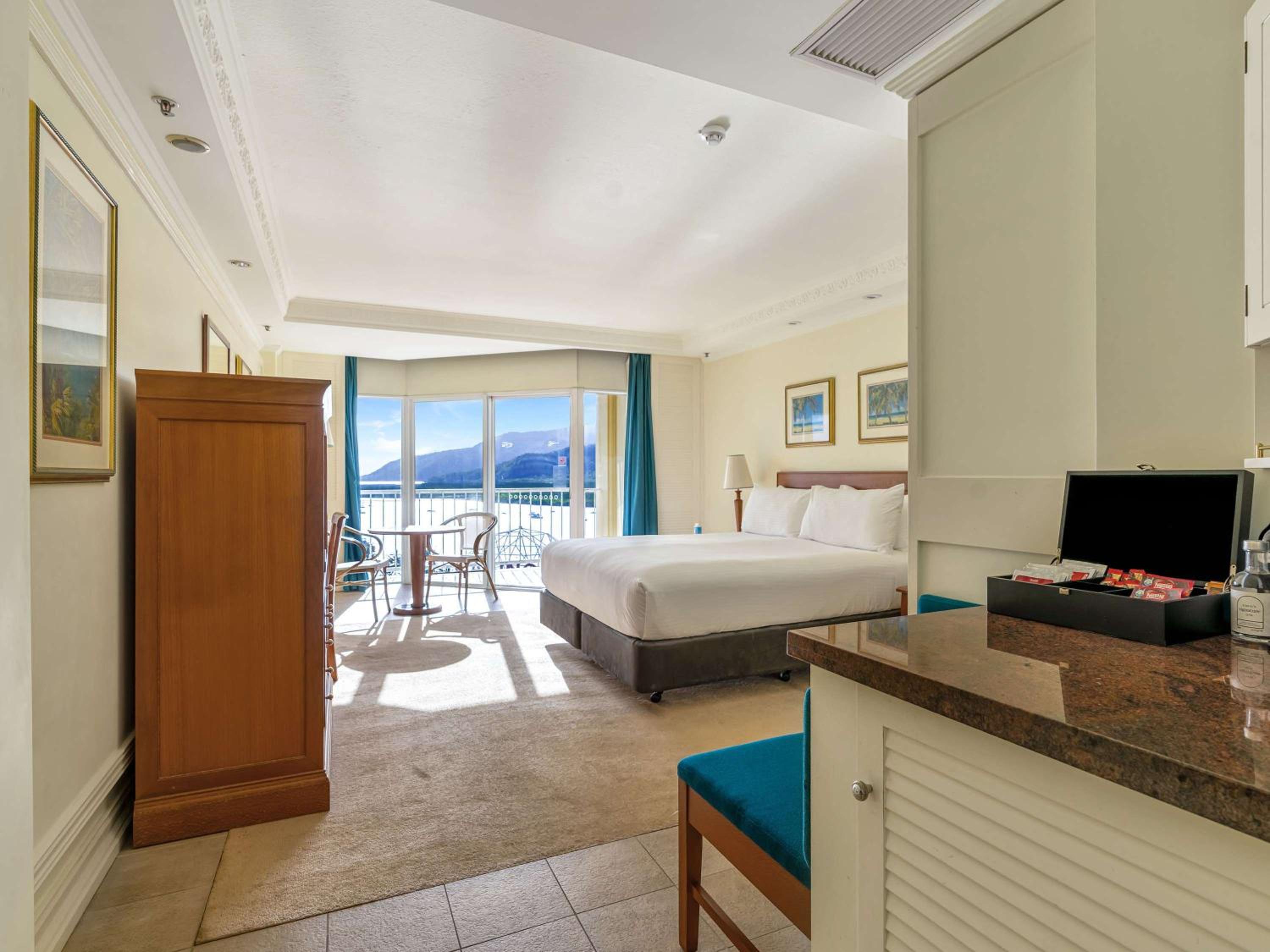 Executive Suite City View One King