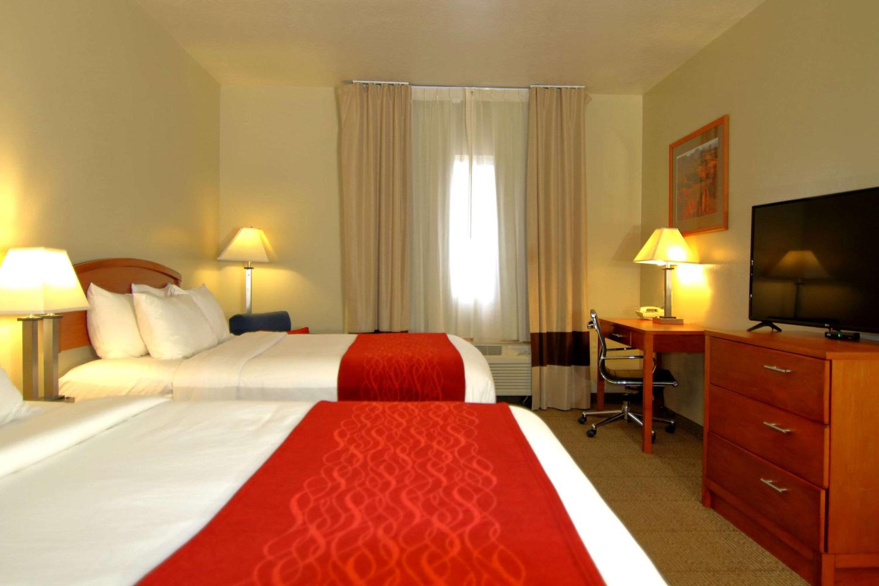 Standard Queen Room with Two Queen Beds - Non-Smoking - Photo 1