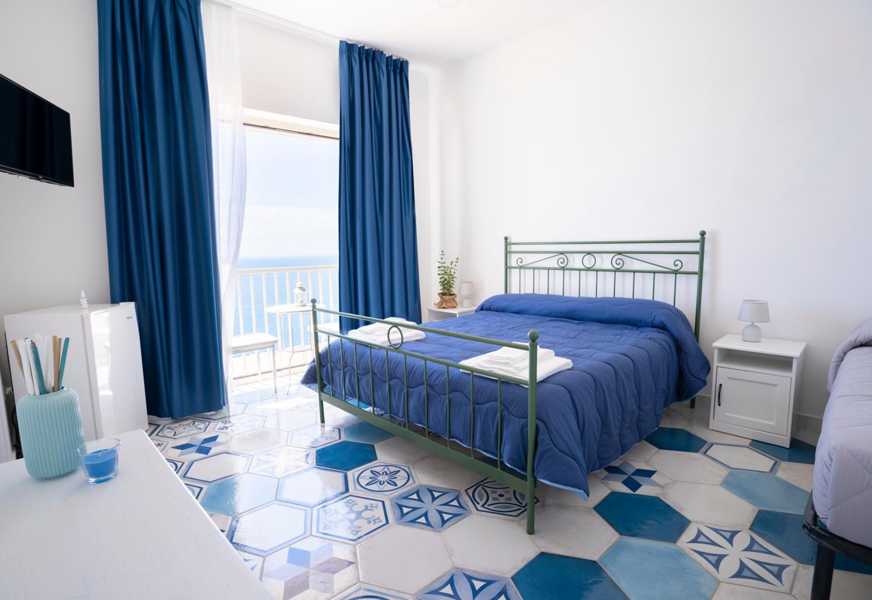 Standard Triple Room with Sea View photo 1
