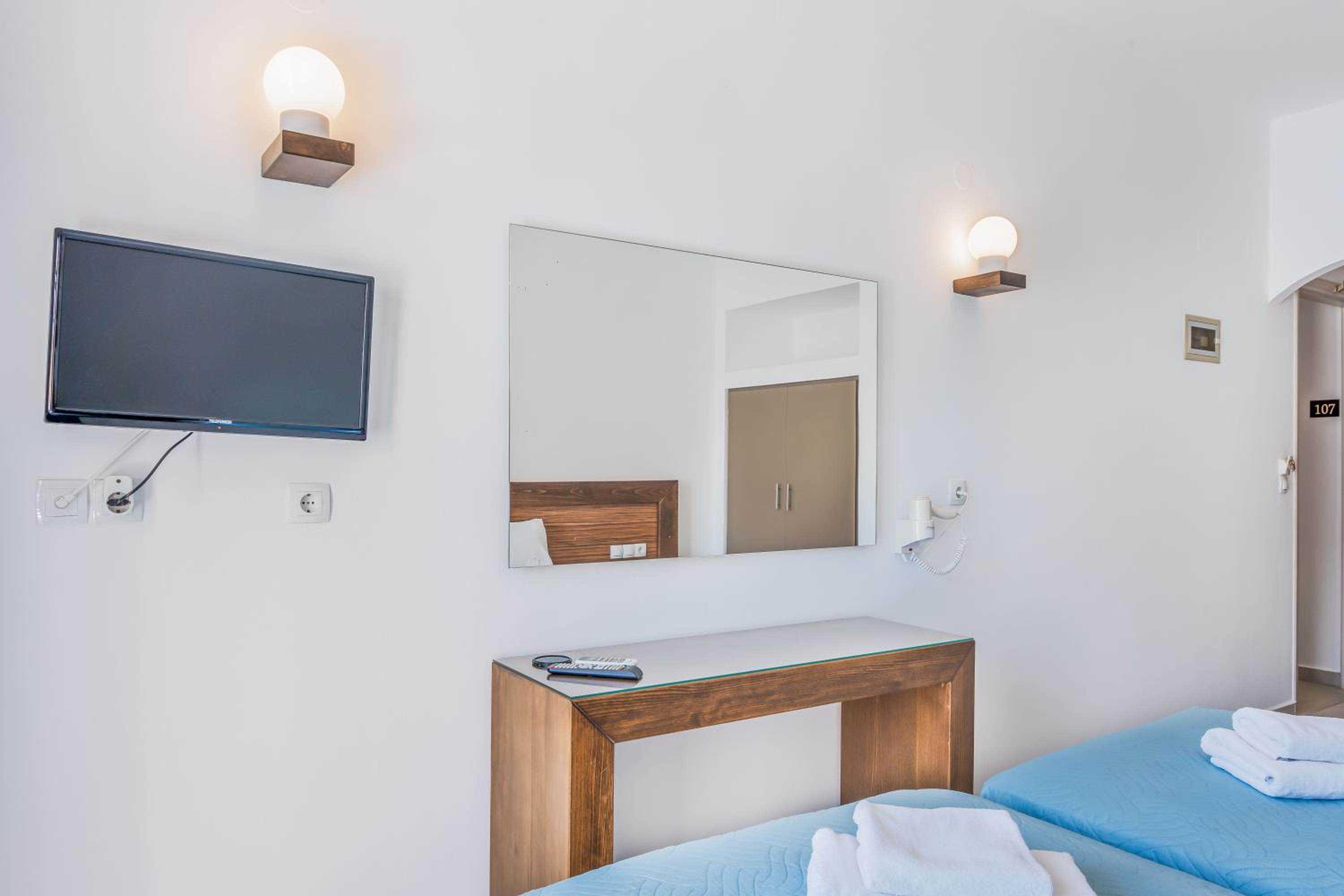 Standard Double or Twin Room photo 3