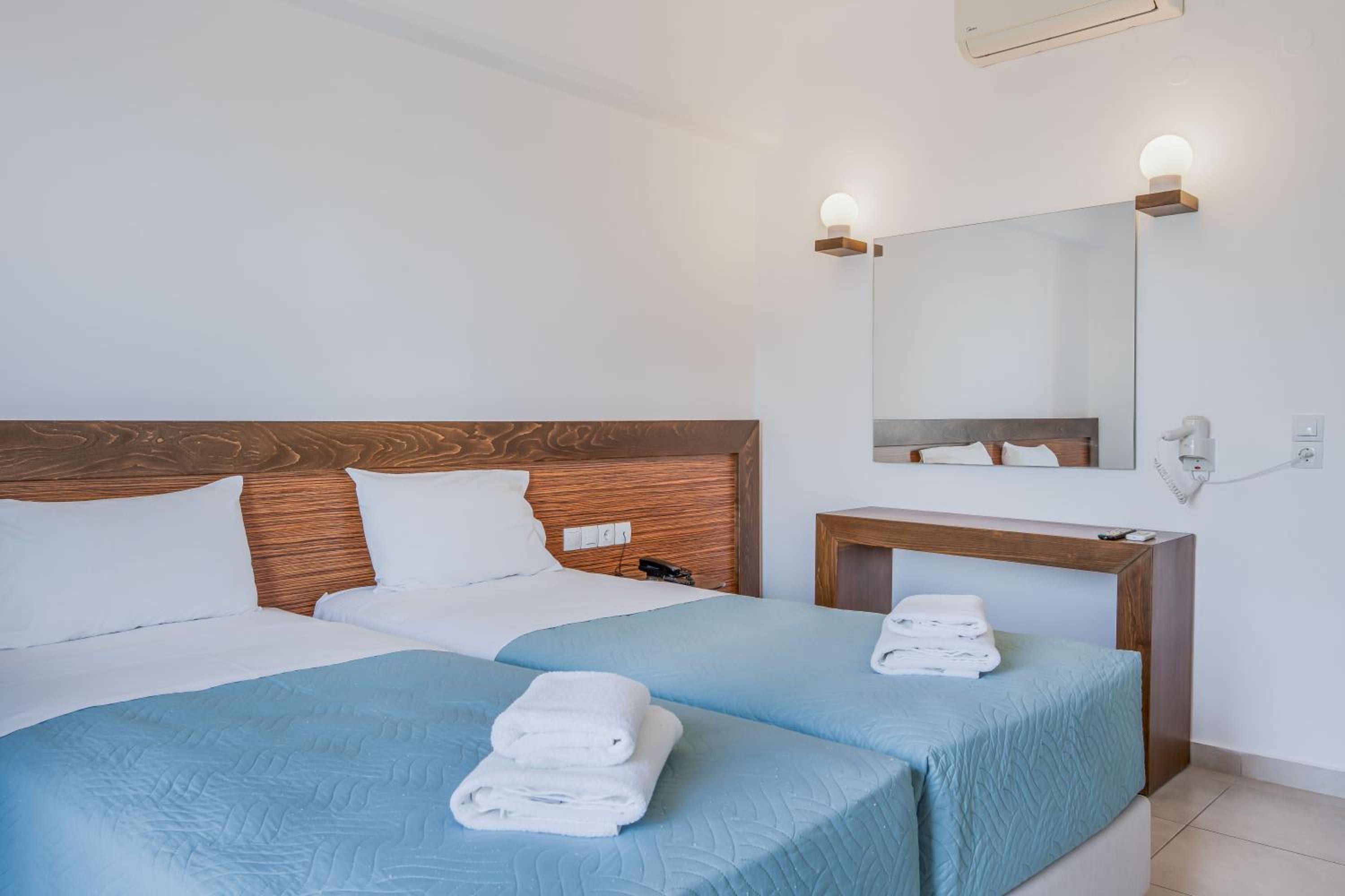Standard Triple Room with Sea View photo 1