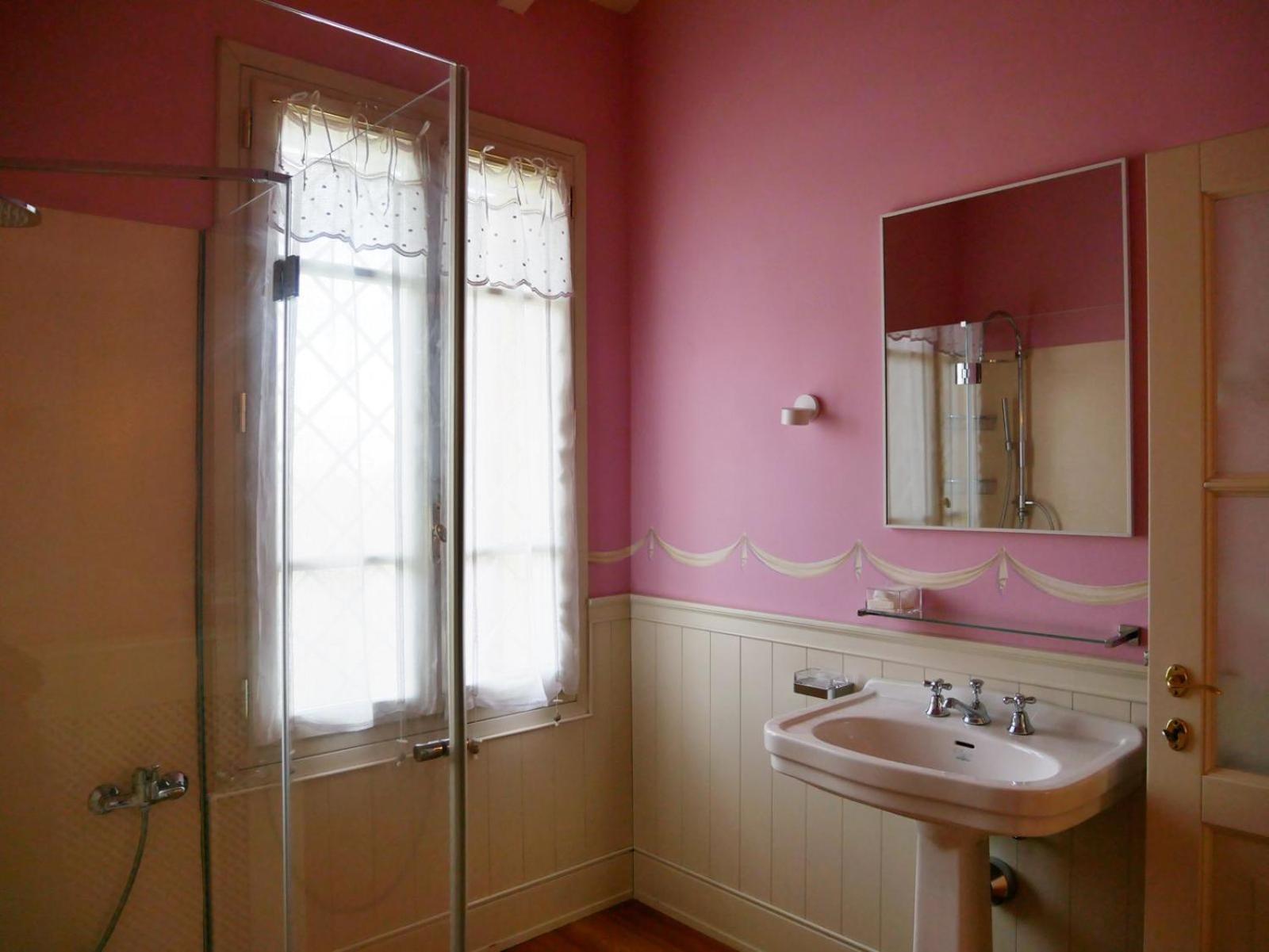 Two-Bedroom Suite - Photo 4