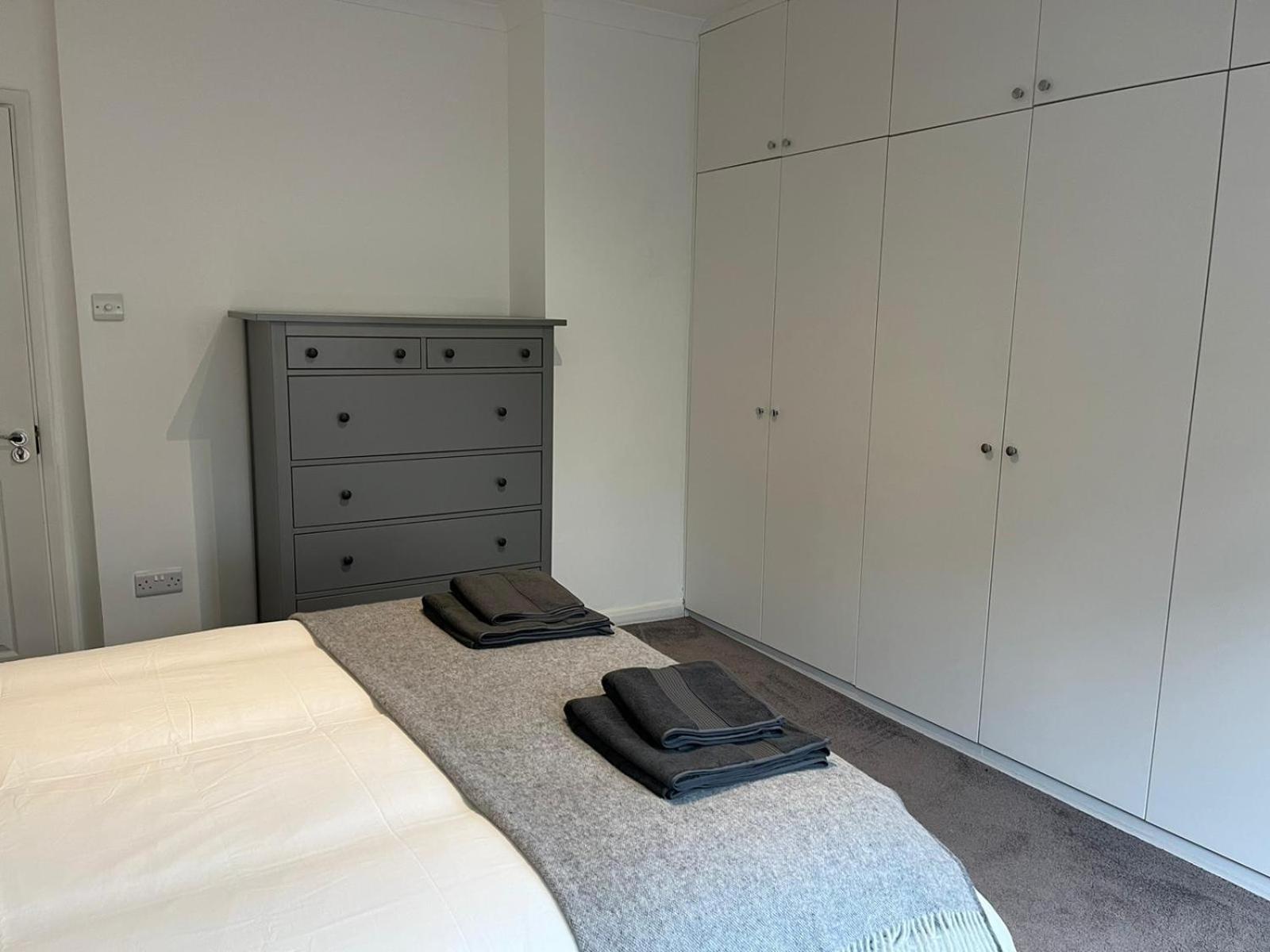 One-Bedroom Apartment photo 3