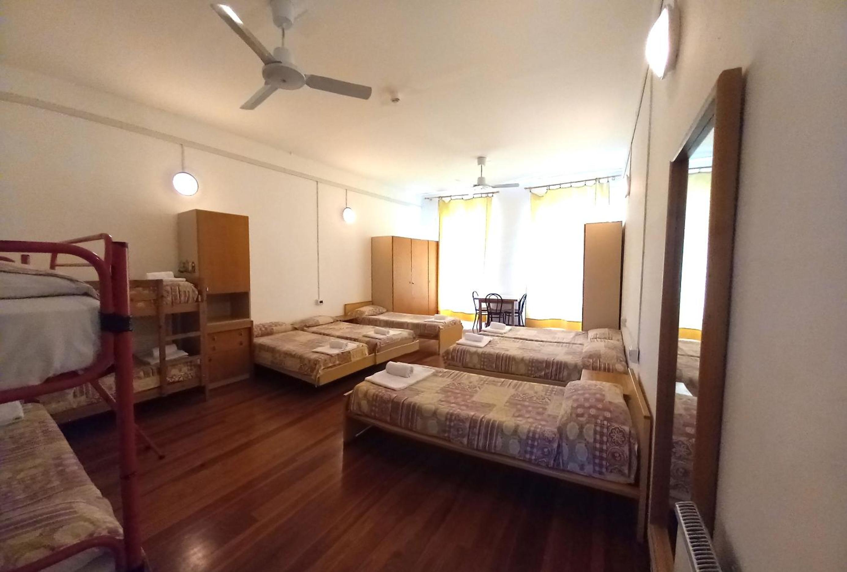 Mixed Dormitory Room photo 1
