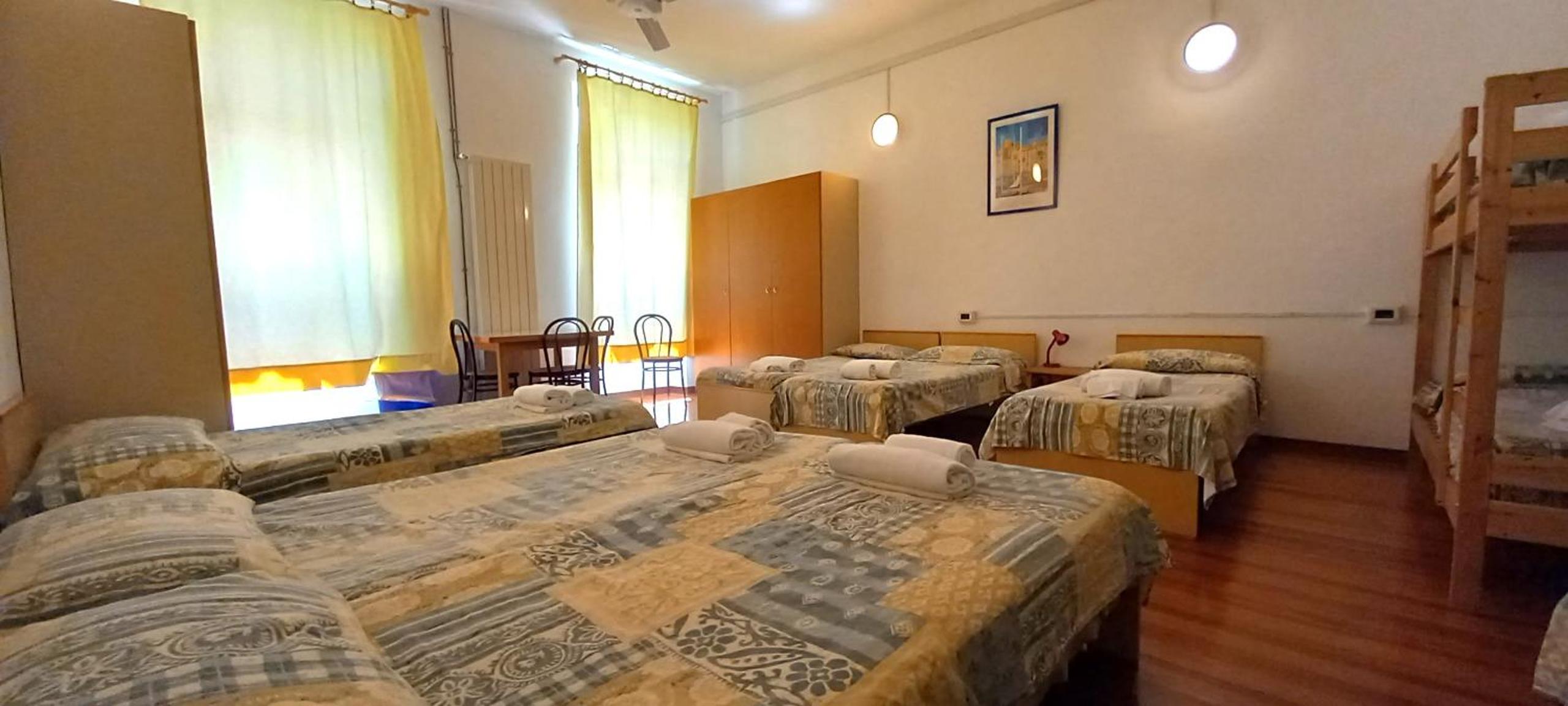 Mixed Dormitory Room photo 3