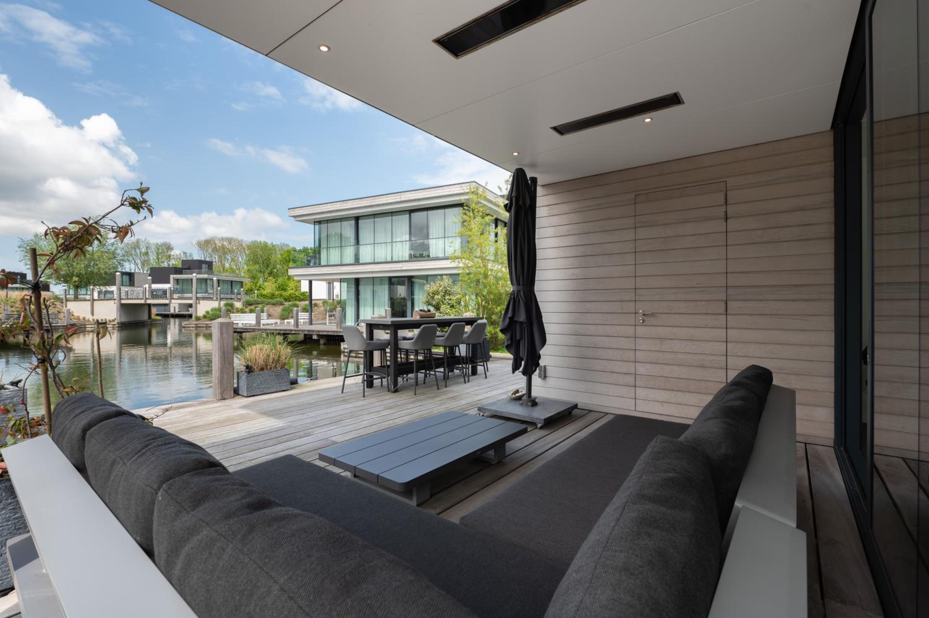 Villa photo 3