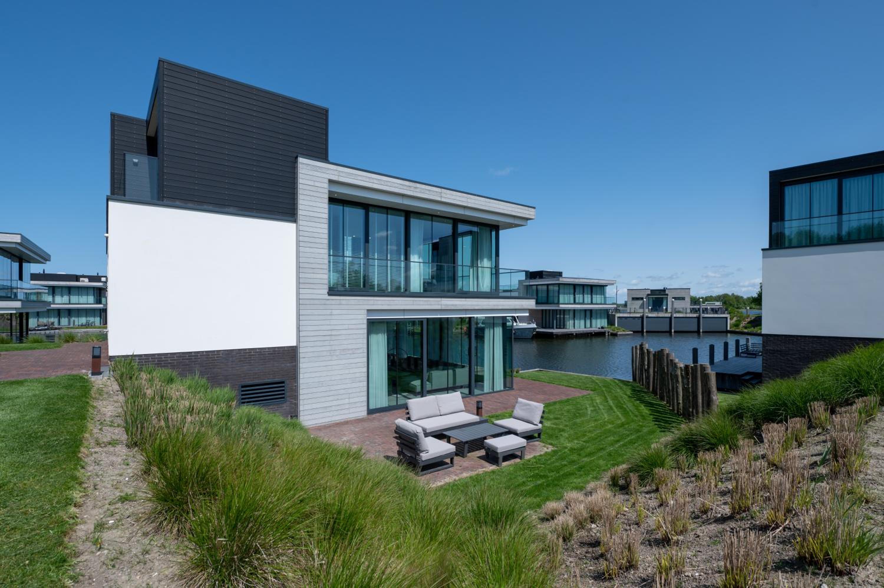 Villa photo 2