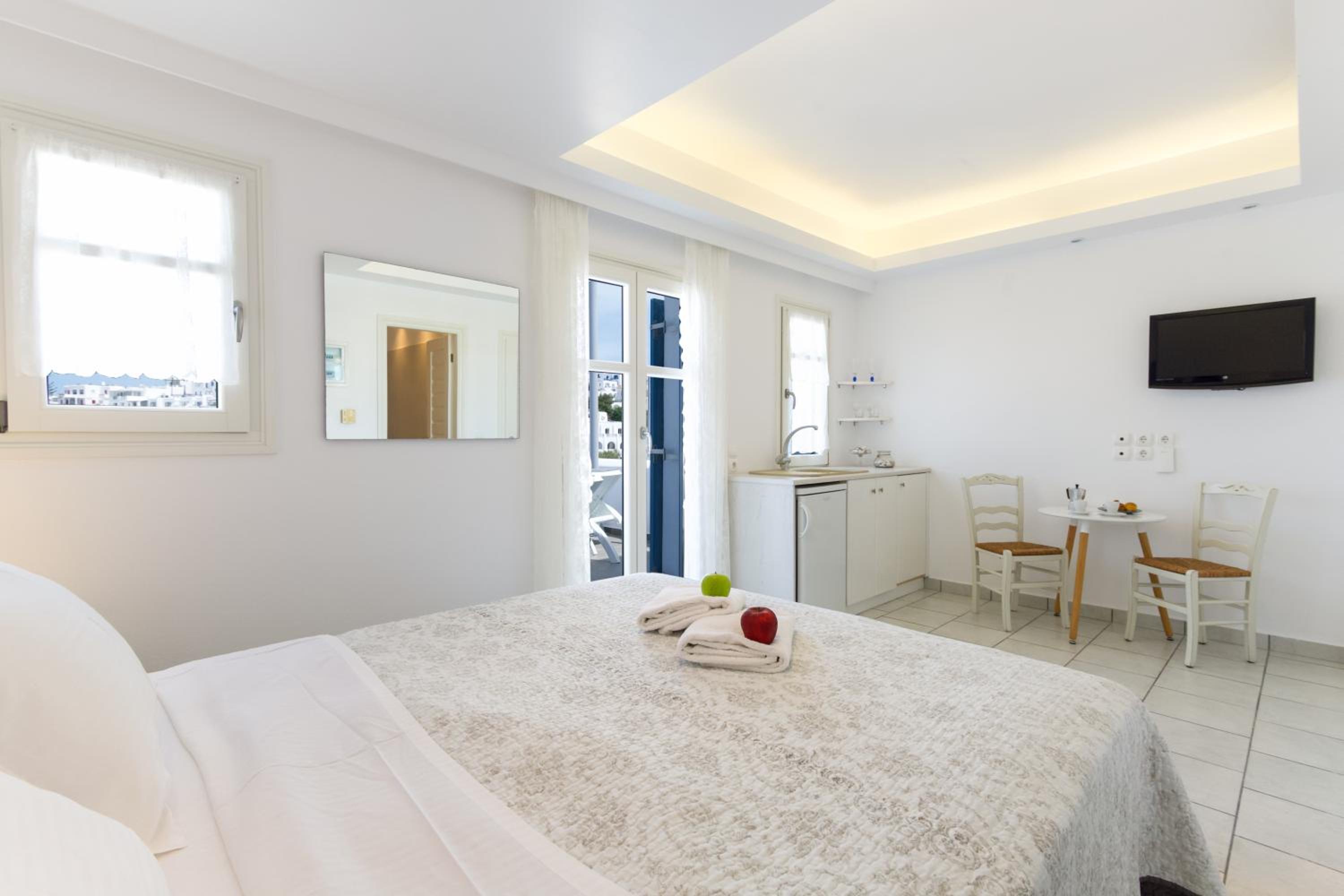 Superior Double Room with Patio - Photo 12