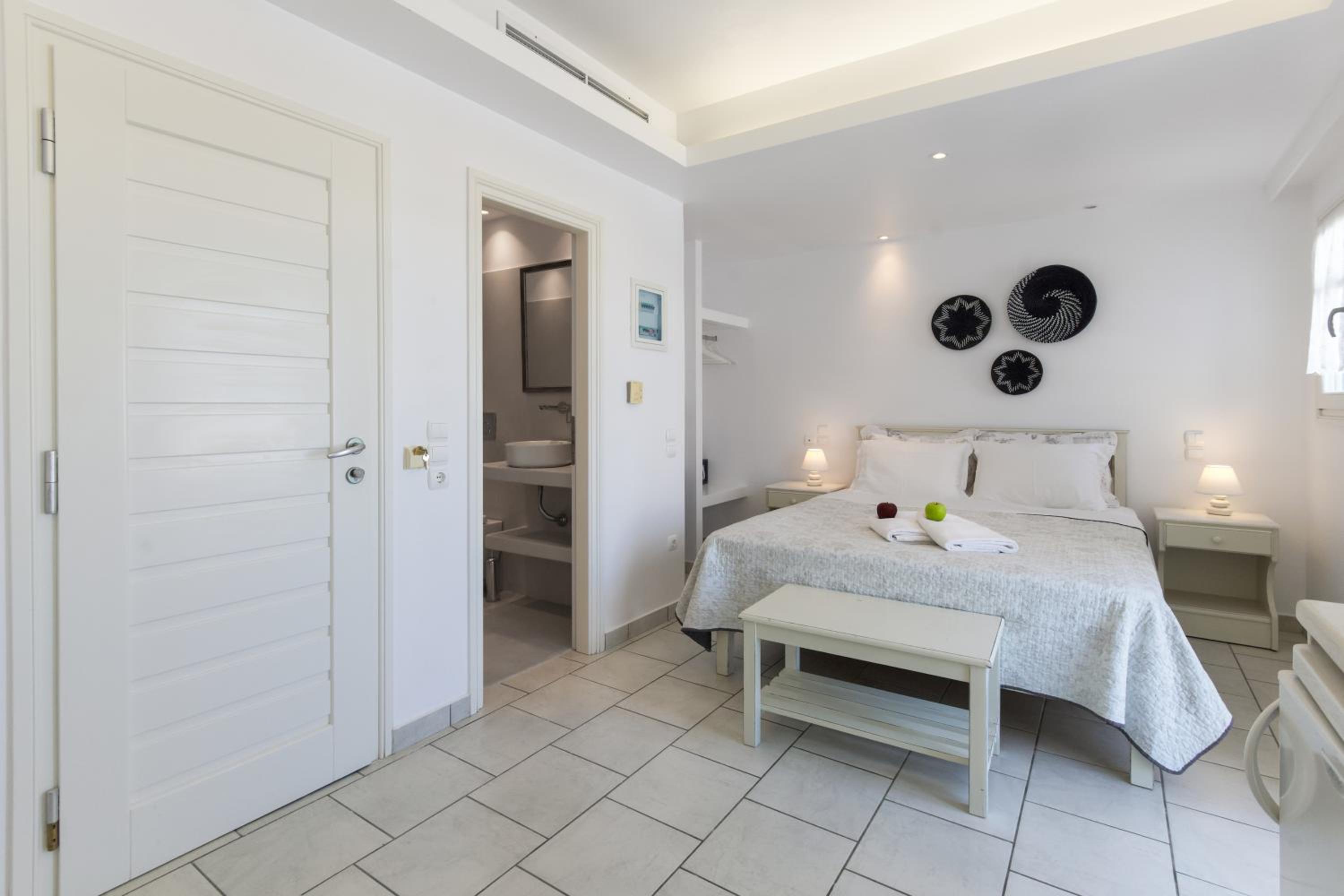 Superior Double Room with Patio - Photo 13