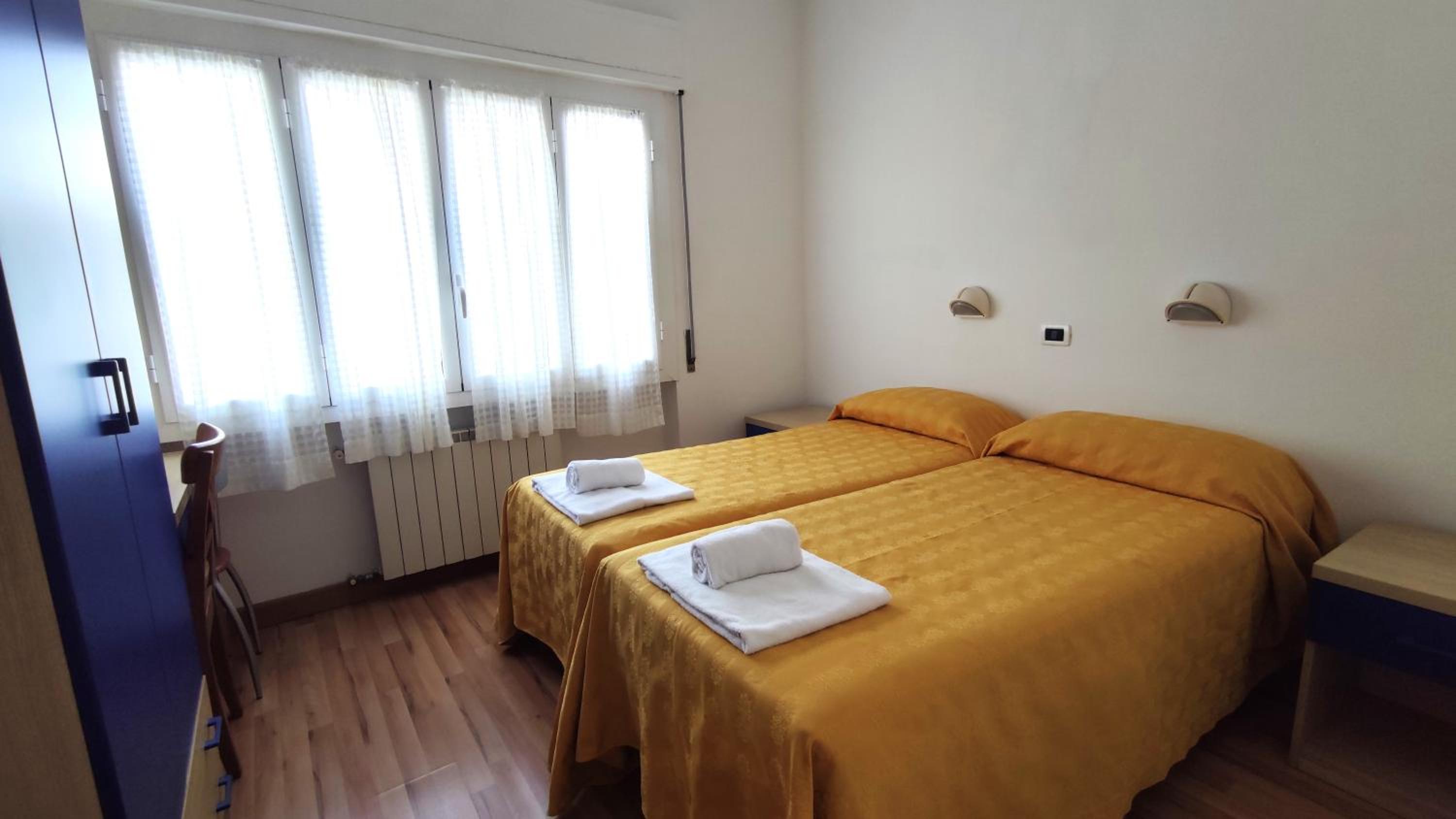 Economy Twin Room photo 2