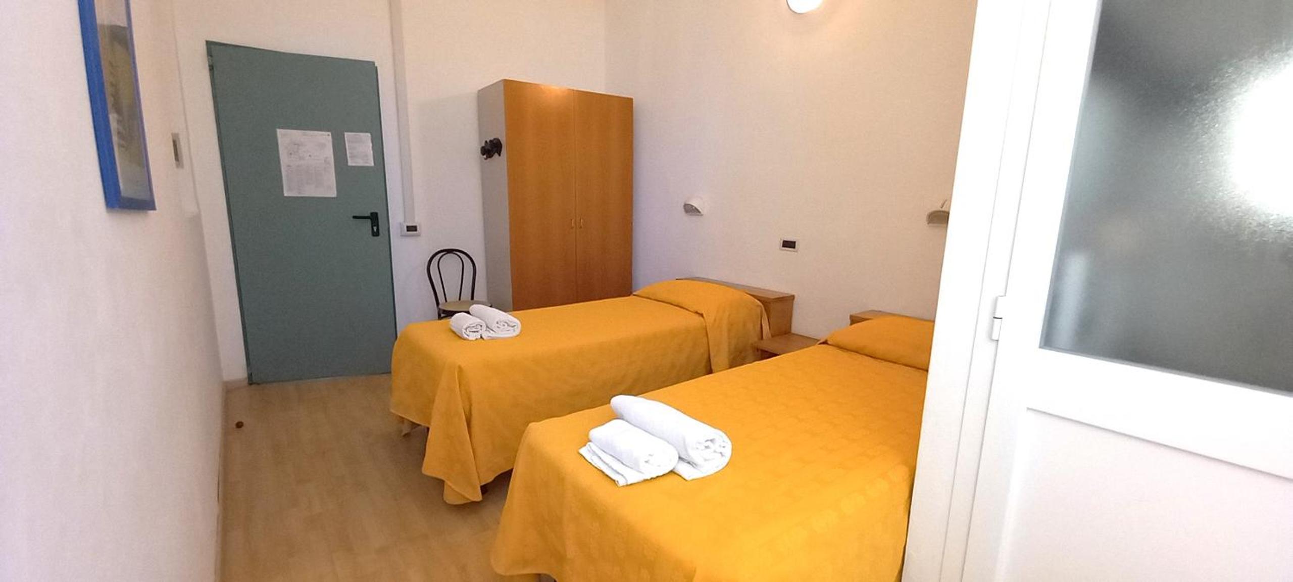 Budget Twin Room photo 3
