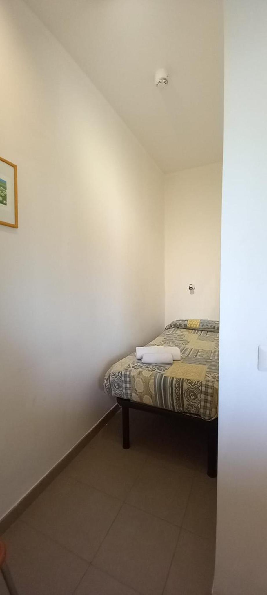 Economy Triple Room photo 3
