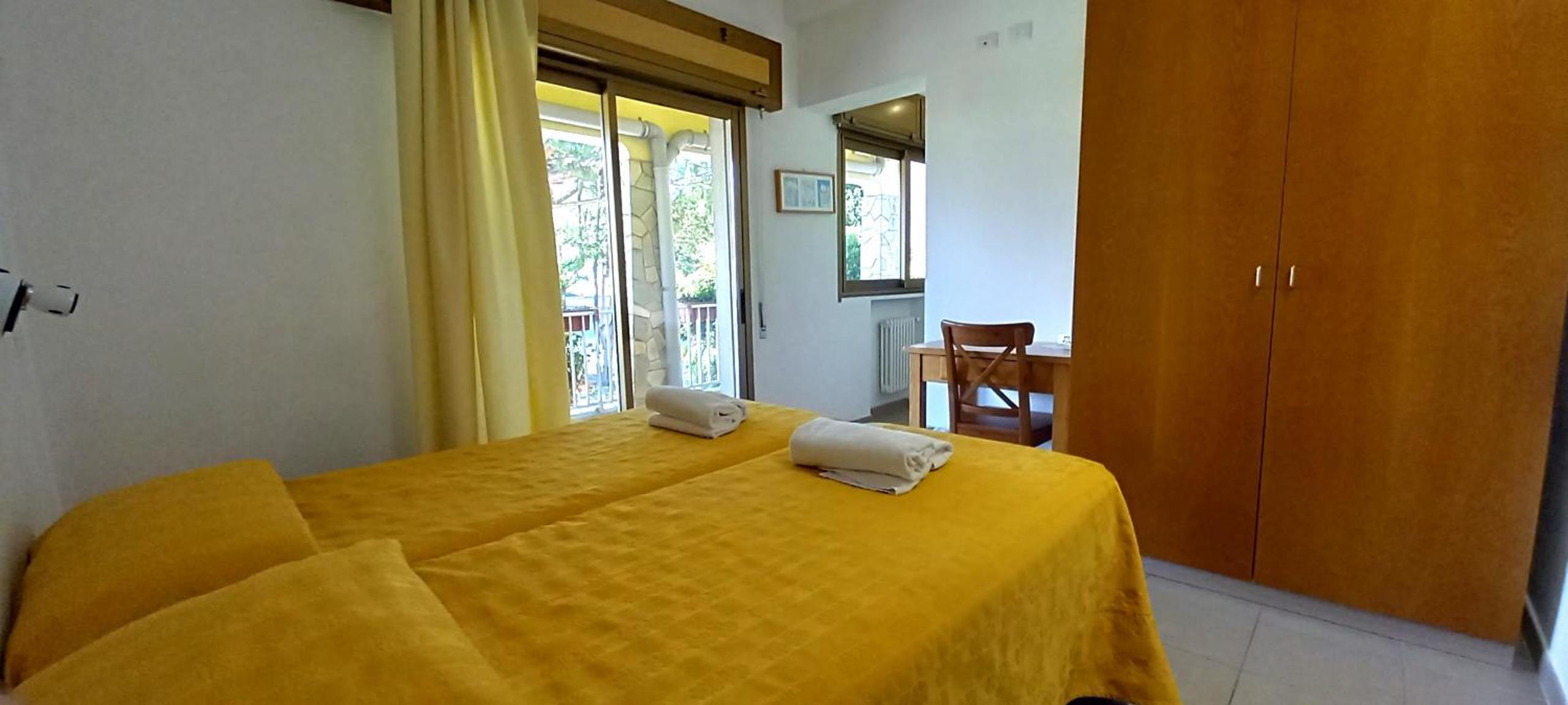 Economy Triple Room photo 1