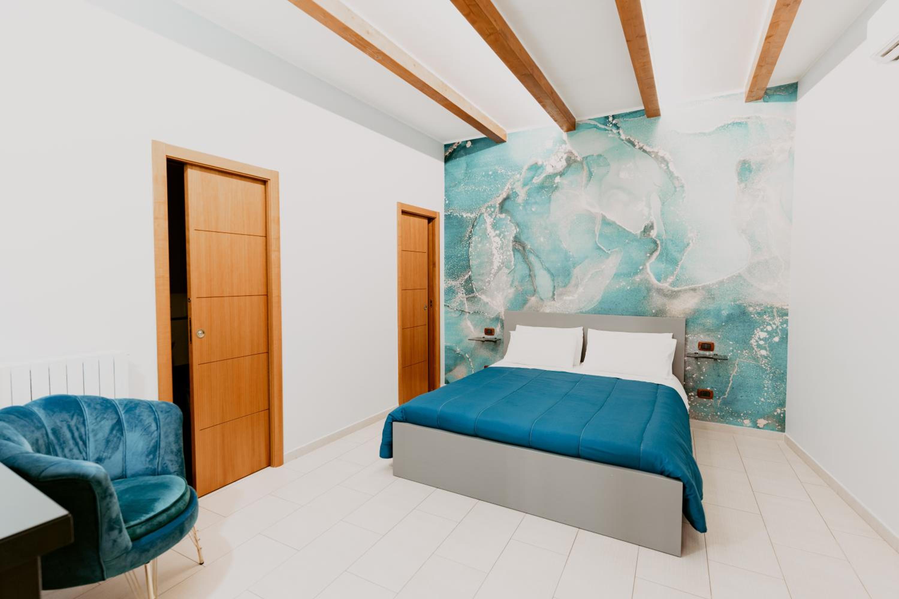 Deluxe Double Room with Extra Bed photo 3