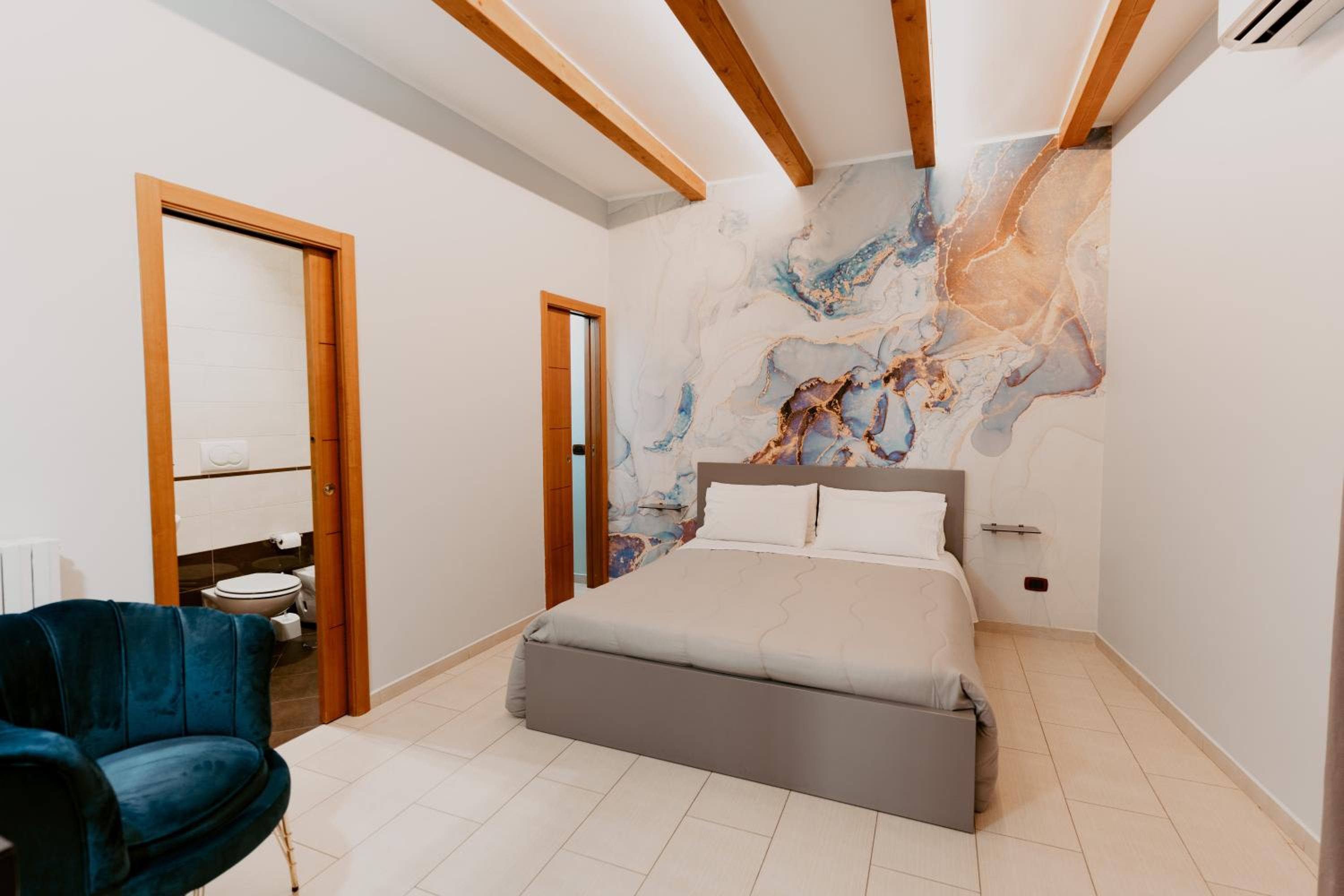 Deluxe Double Room with Extra Bed photo 1