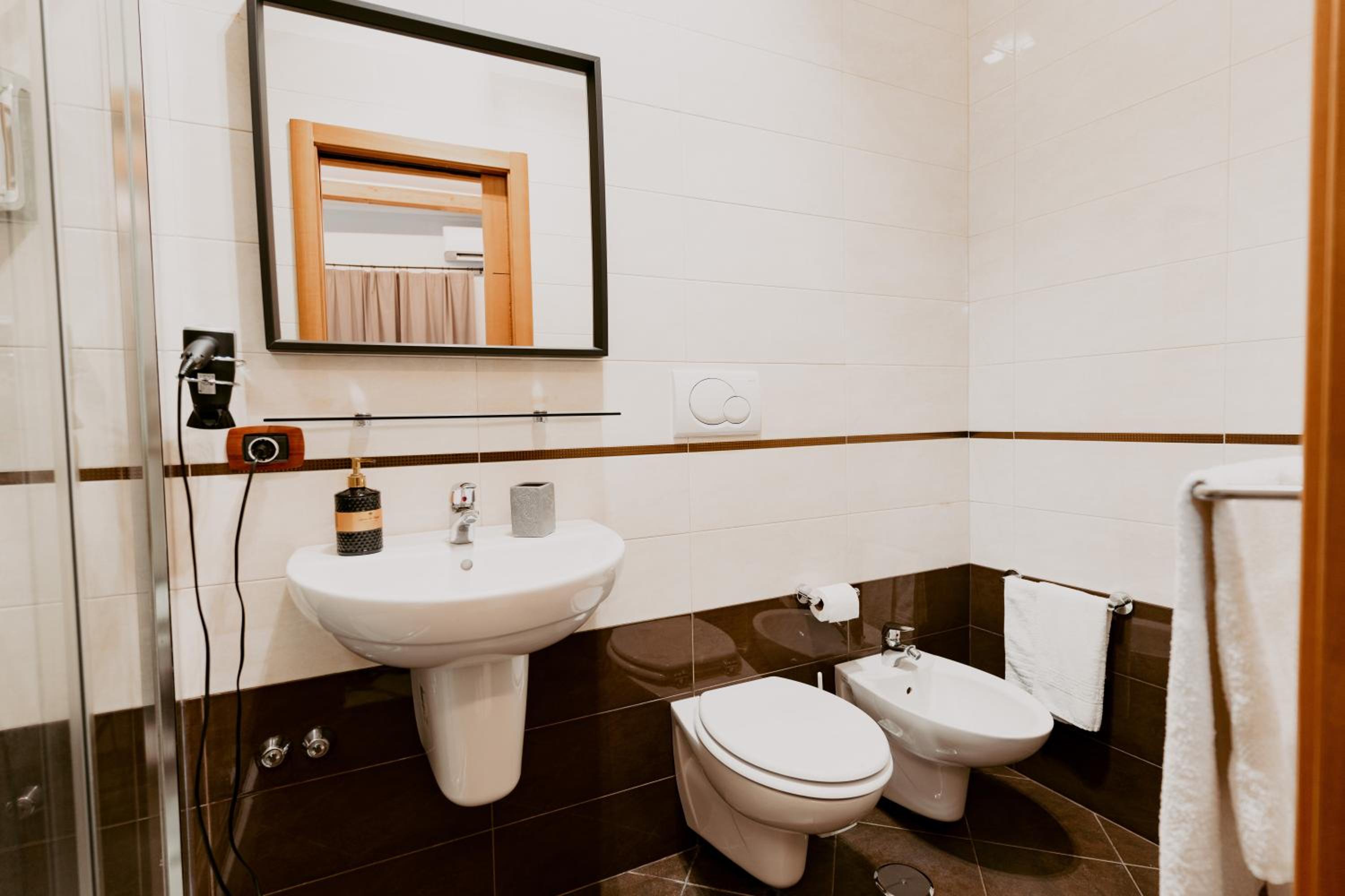 Deluxe Double Room with Extra Bed photo 2