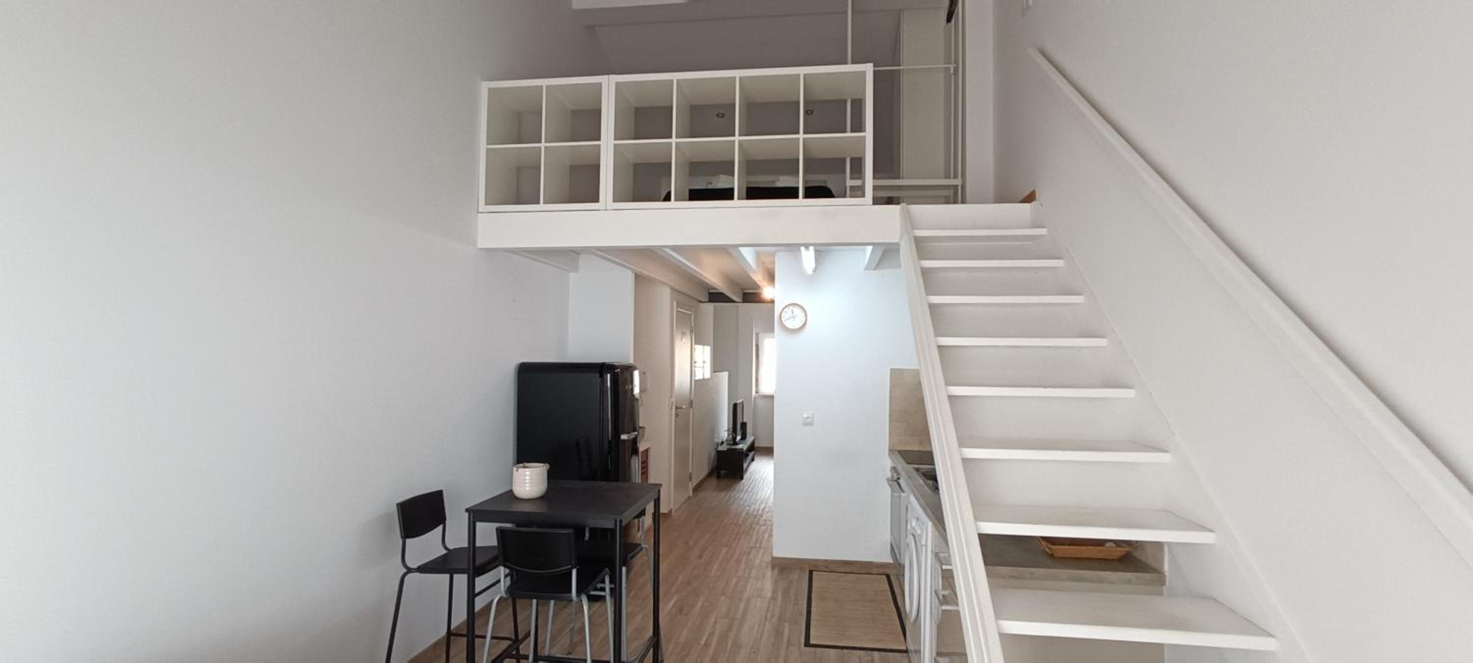 One-Bedroom Apartment photo 2