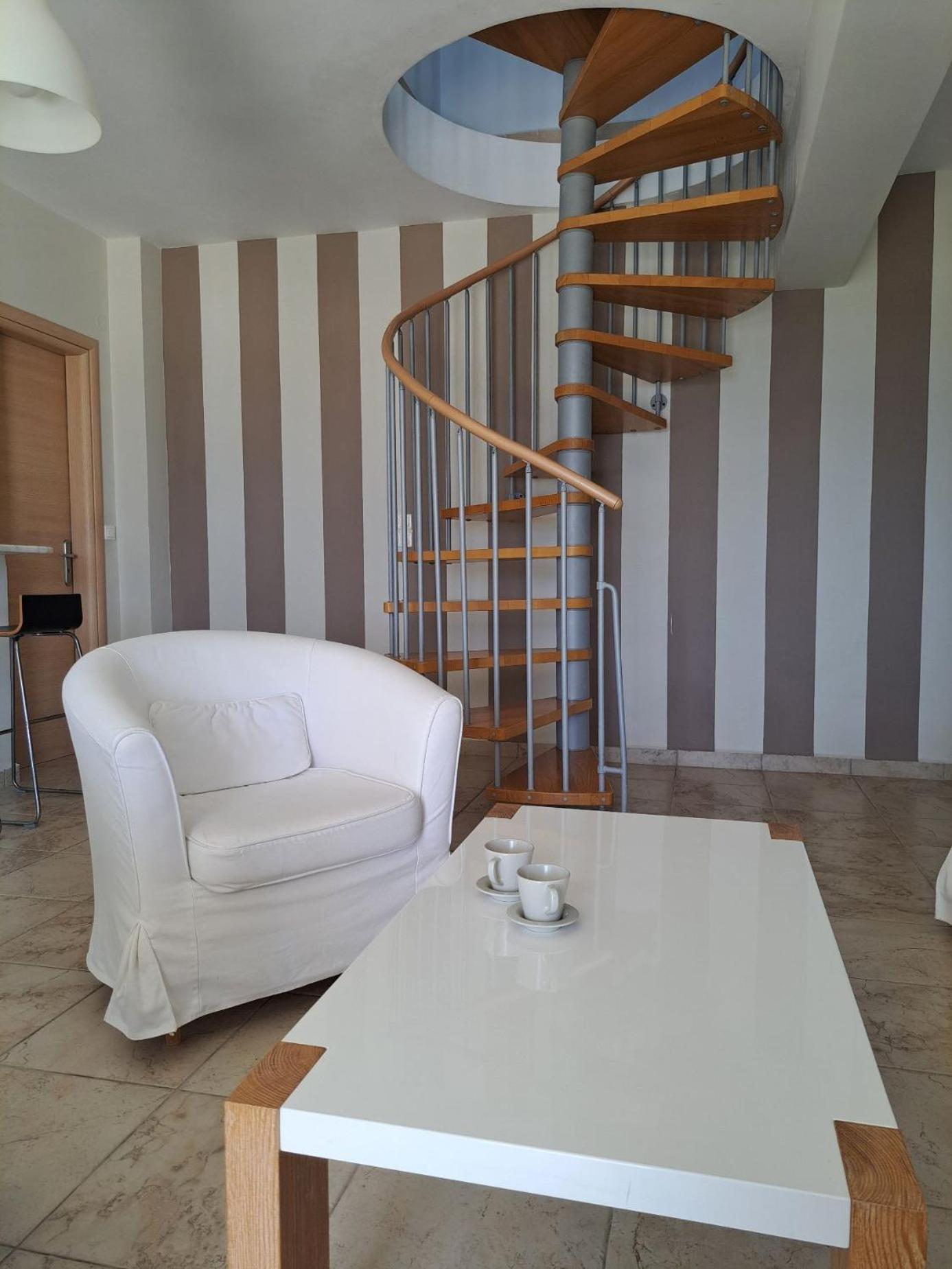 One-Bedroom House photo 1
