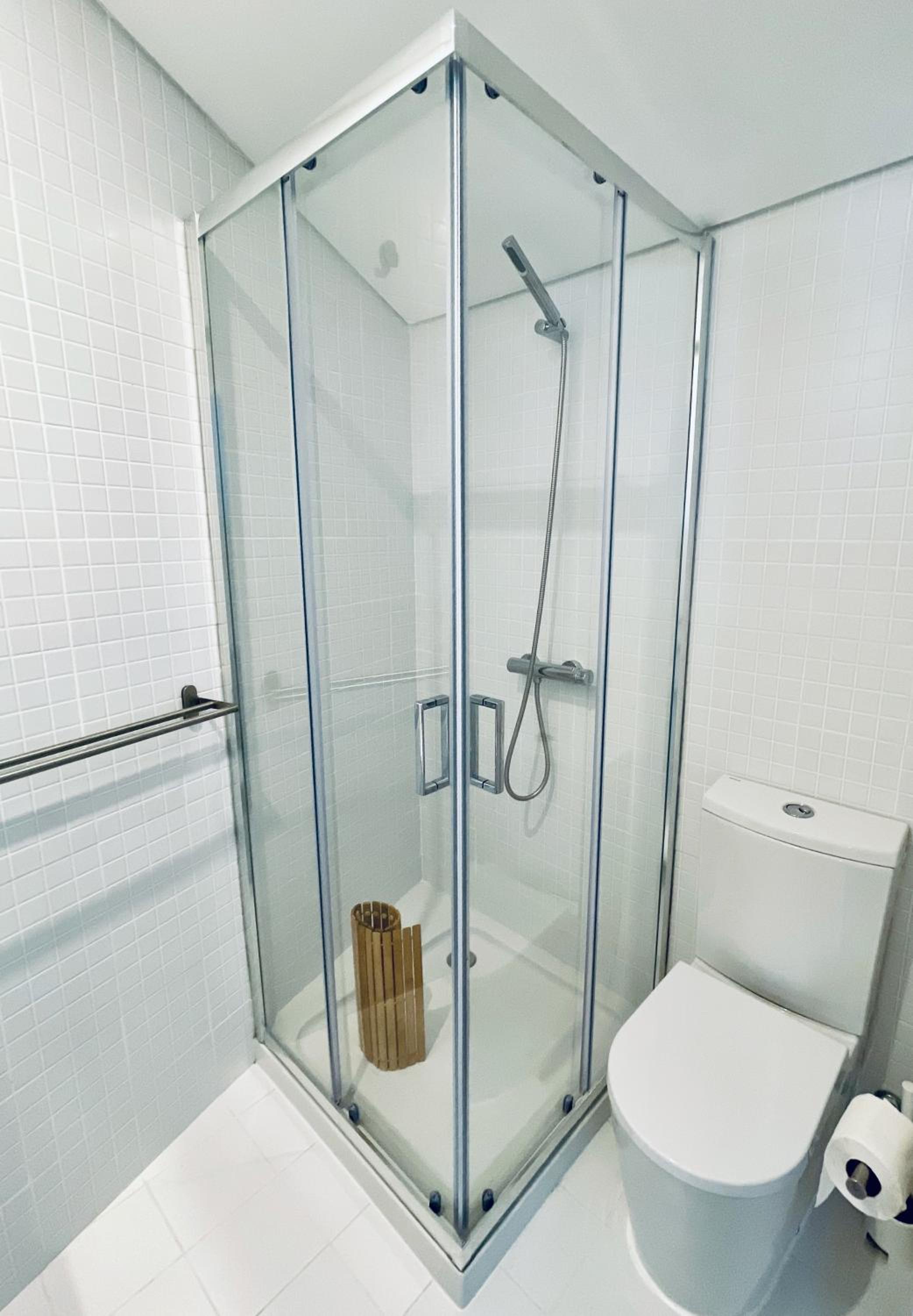 Family Room with Private Bathroom photo 2