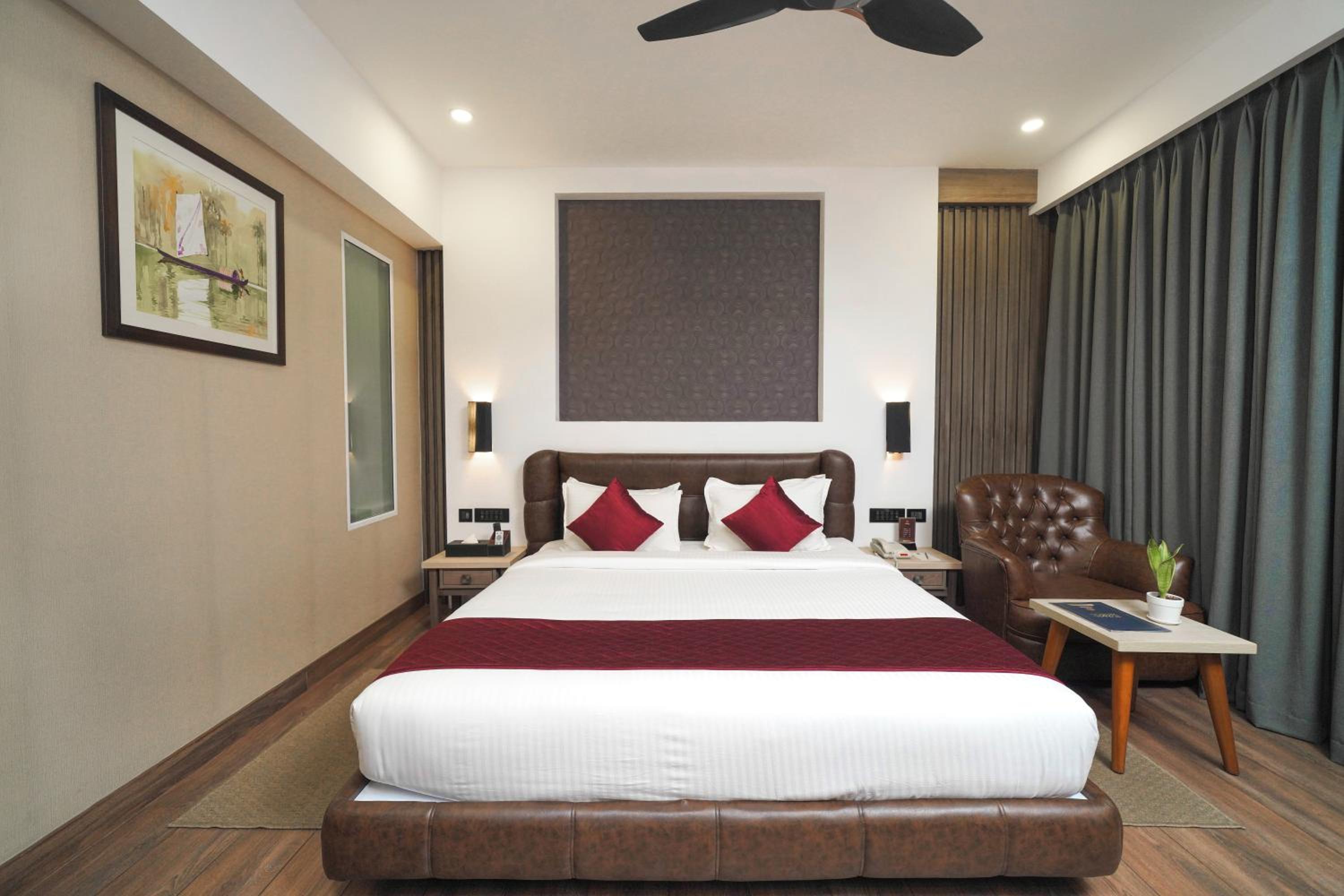 Superior King Room with 15% off on session of 60 mins Spa