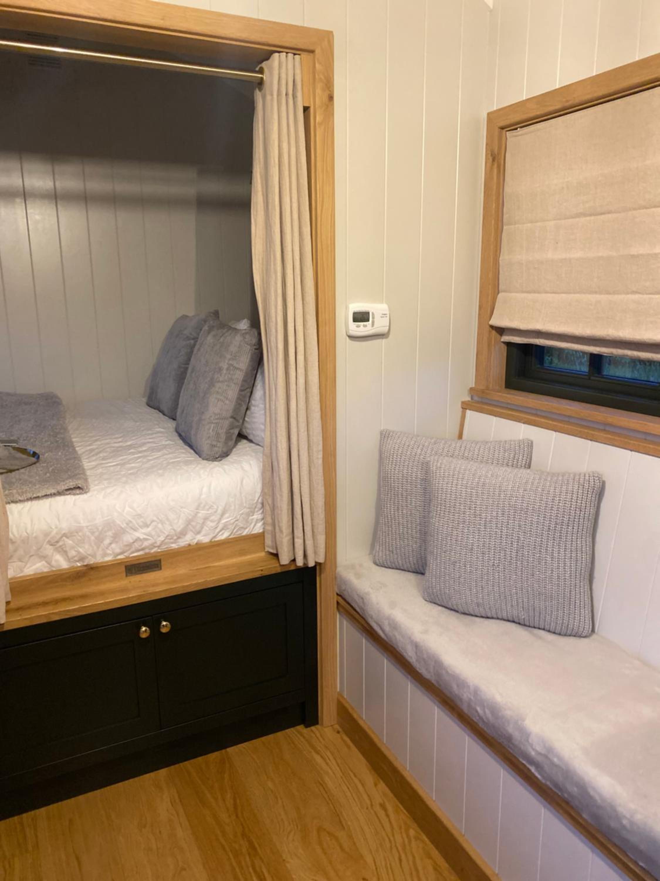 One-Bedroom House photo 1