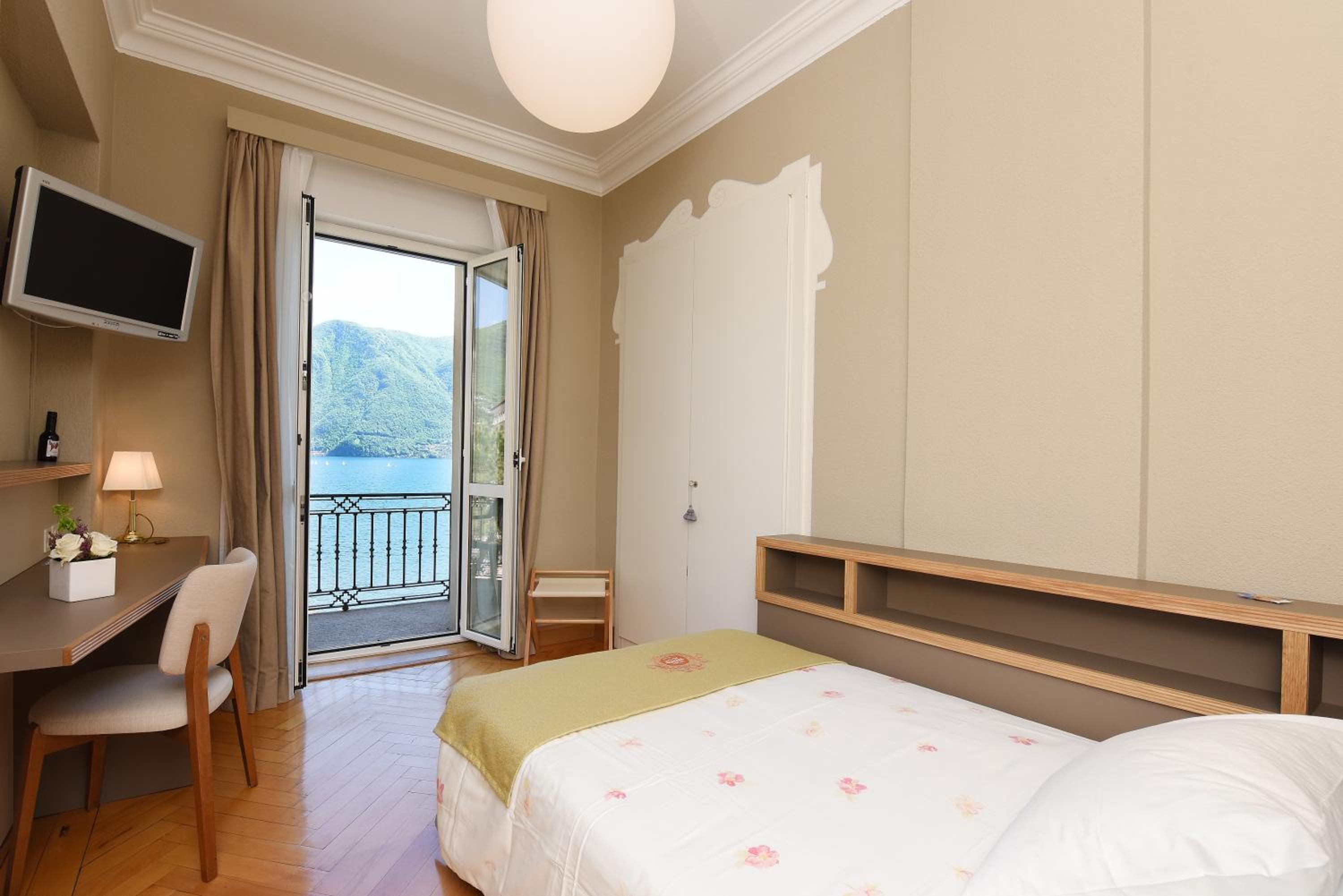 Single Room with Lake View and Balcony