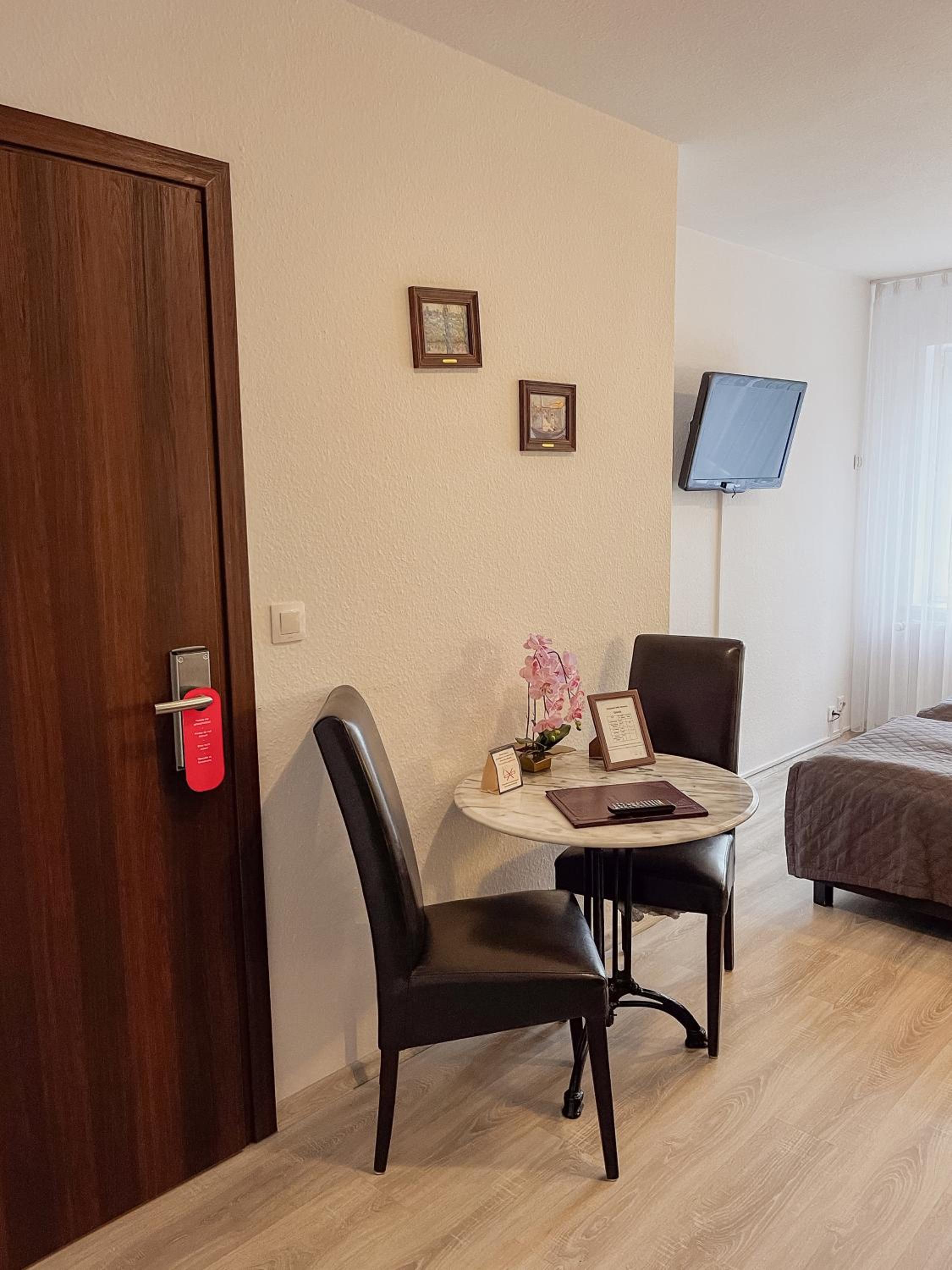 Twin Room - Photo 1